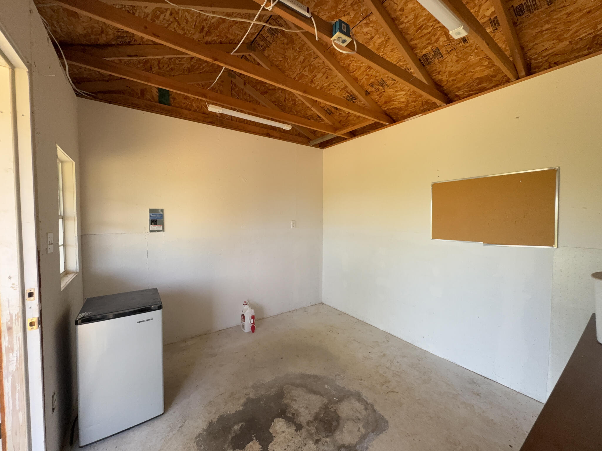 39569 Clover Ln, Yokuts Valley, CA 93675