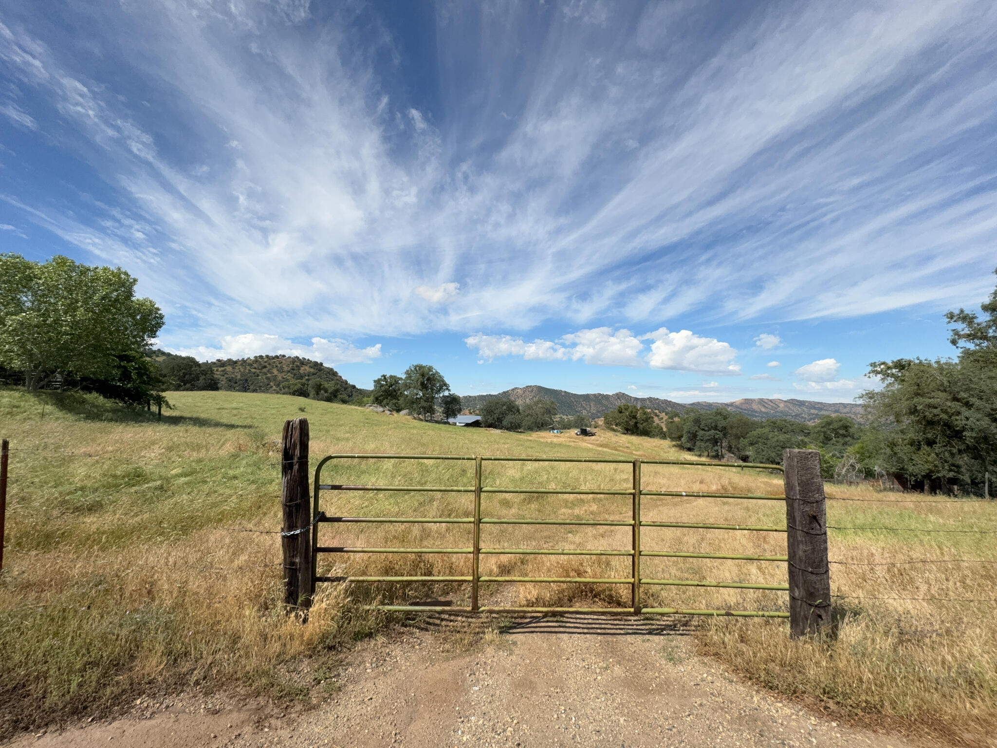 39569 Clover Ln, Yokuts Valley, CA 93675