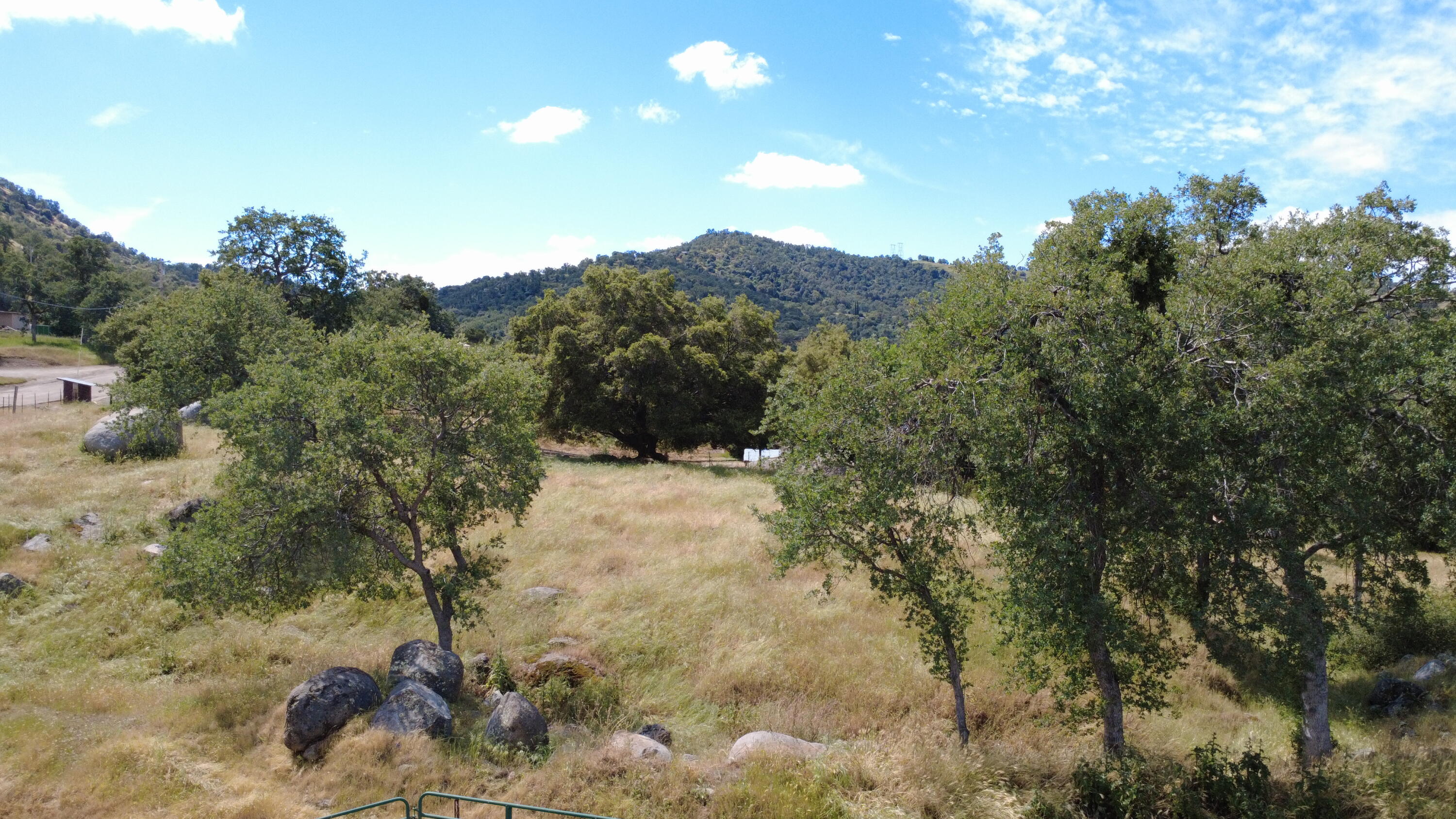 39569 Clover Ln, Yokuts Valley, CA 93675