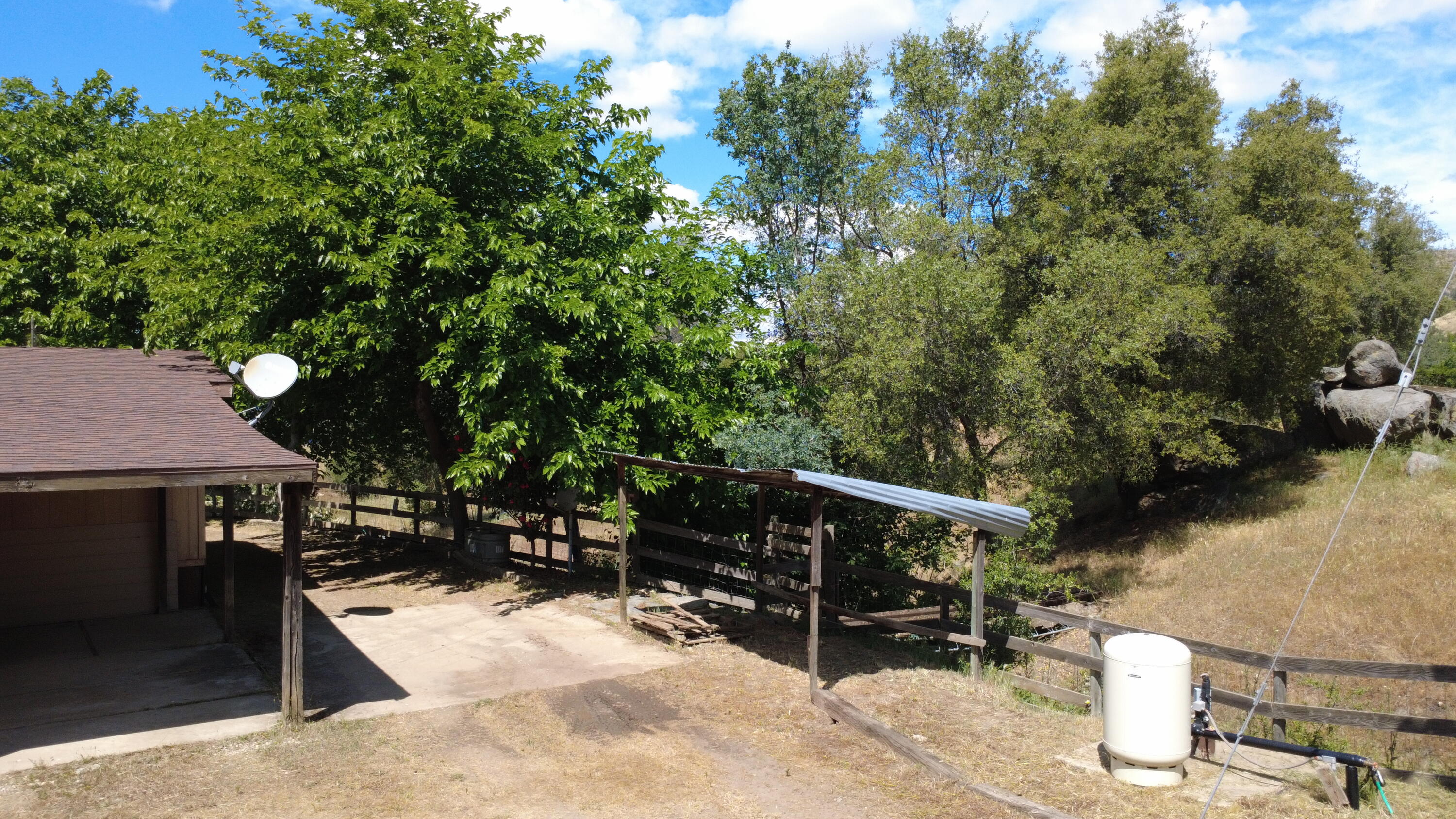 39569 Clover Ln, Yokuts Valley, CA 93675