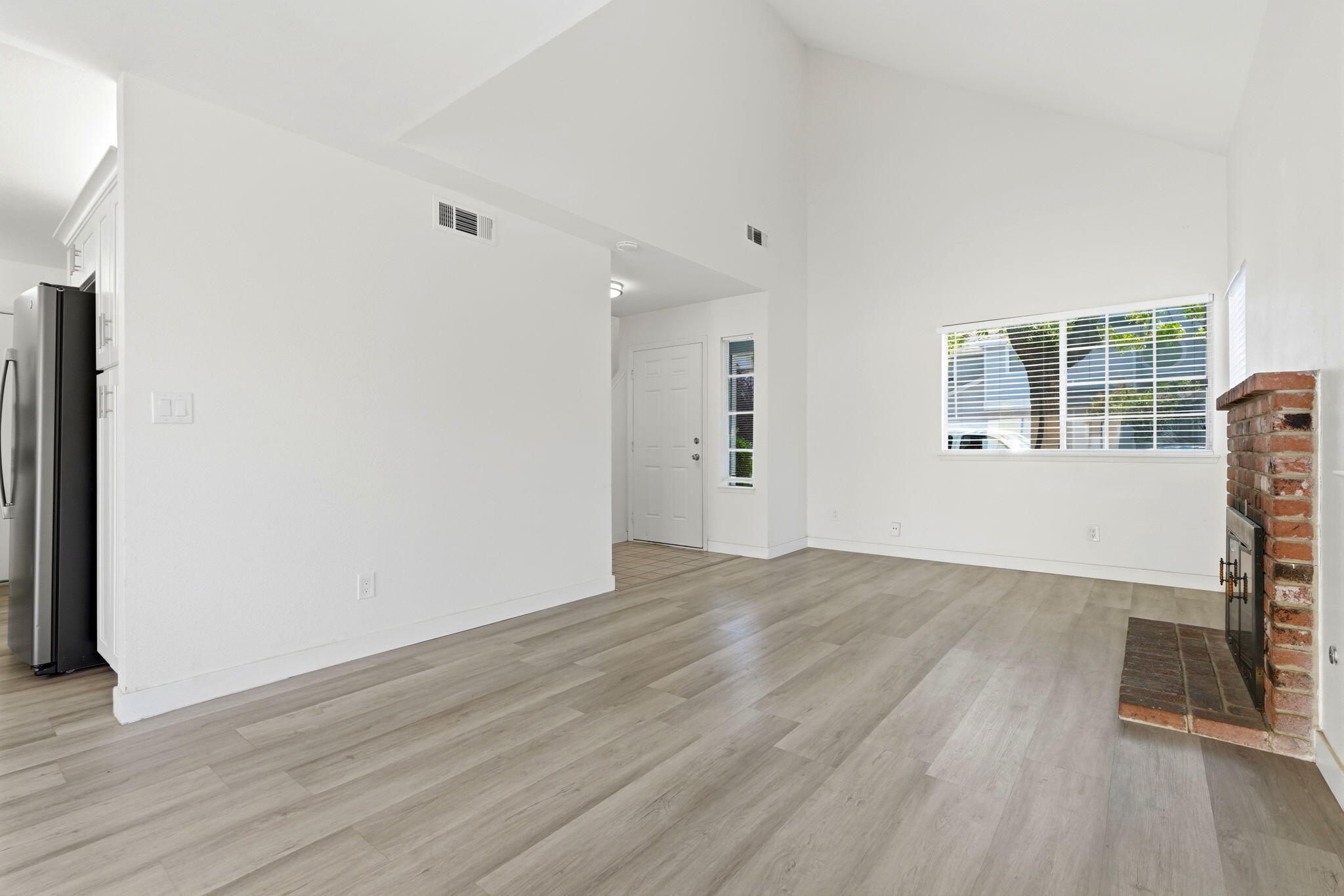 2419 N Clark St, Visalia, CA 93292