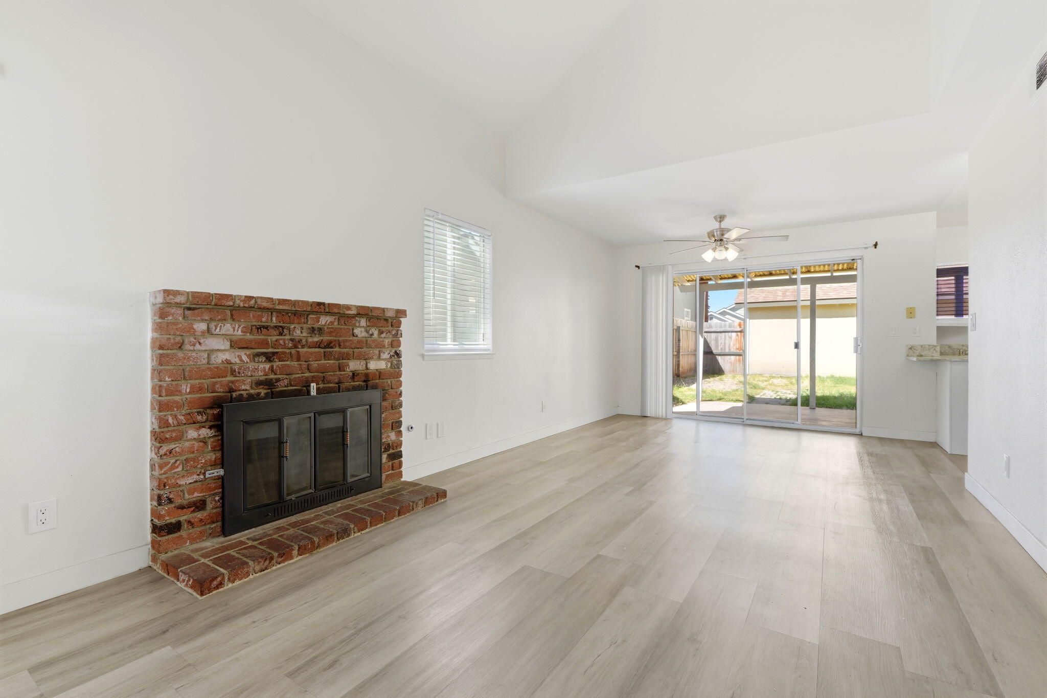 2419 N Clark St, Visalia, CA 93292