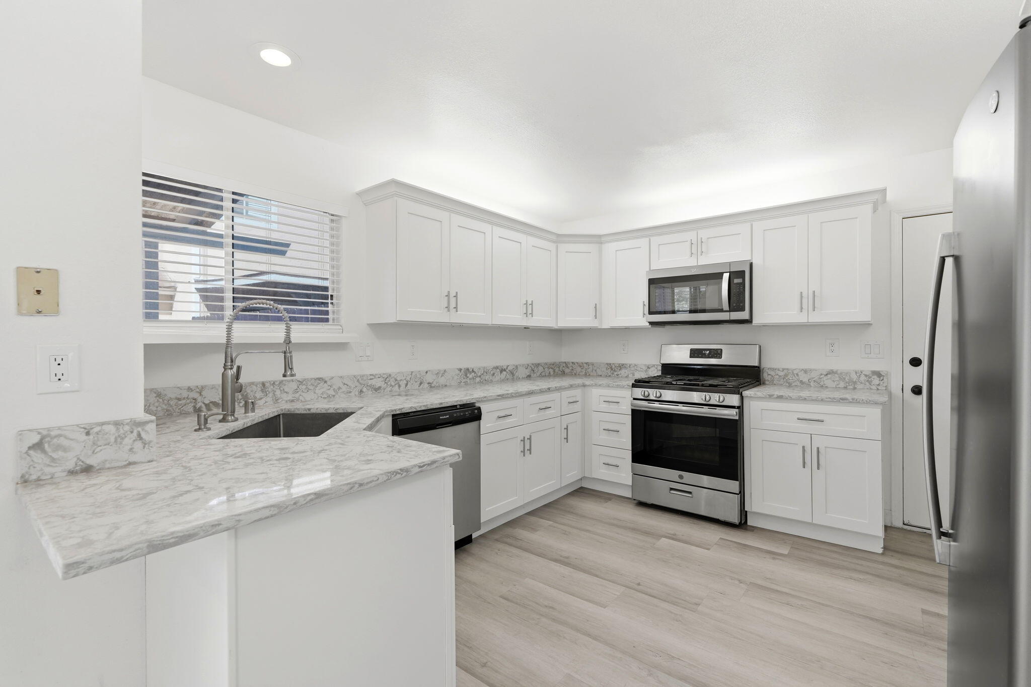 2419 N Clark St, Visalia, CA 93292