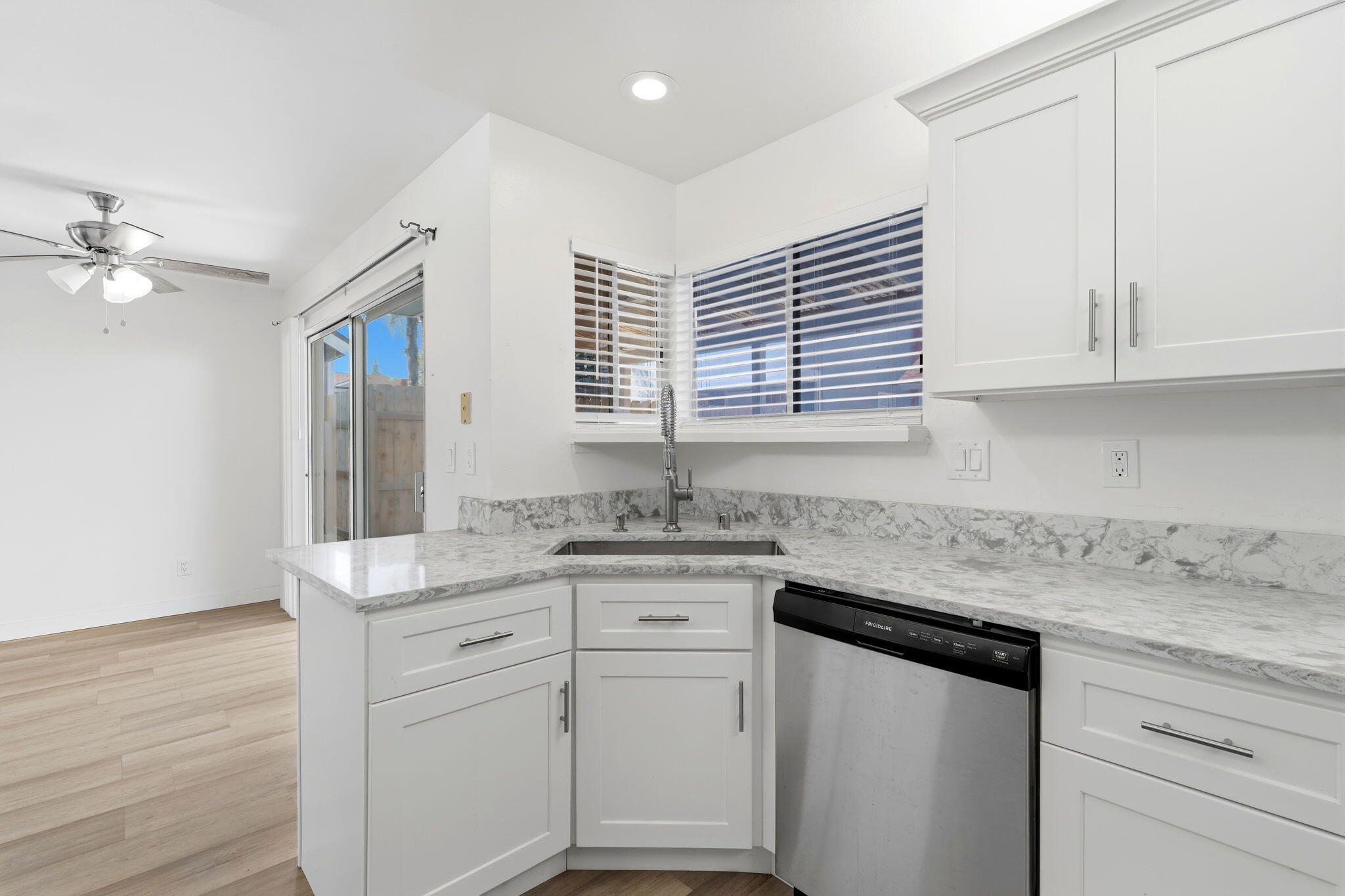 2419 N Clark St, Visalia, CA 93292