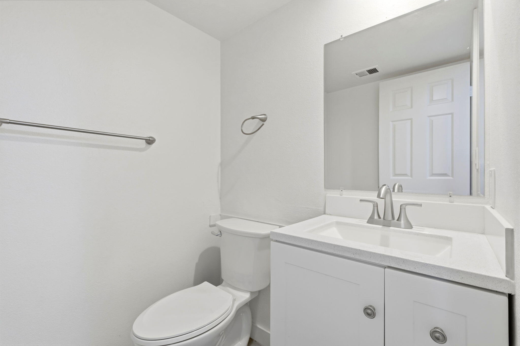 2419 N Clark St, Visalia, CA 93292