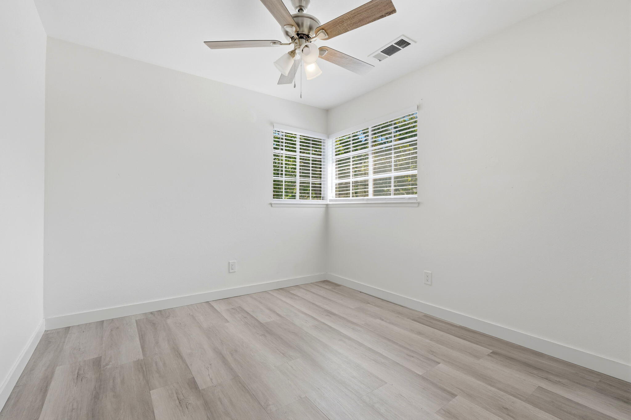 2419 N Clark St, Visalia, CA 93292