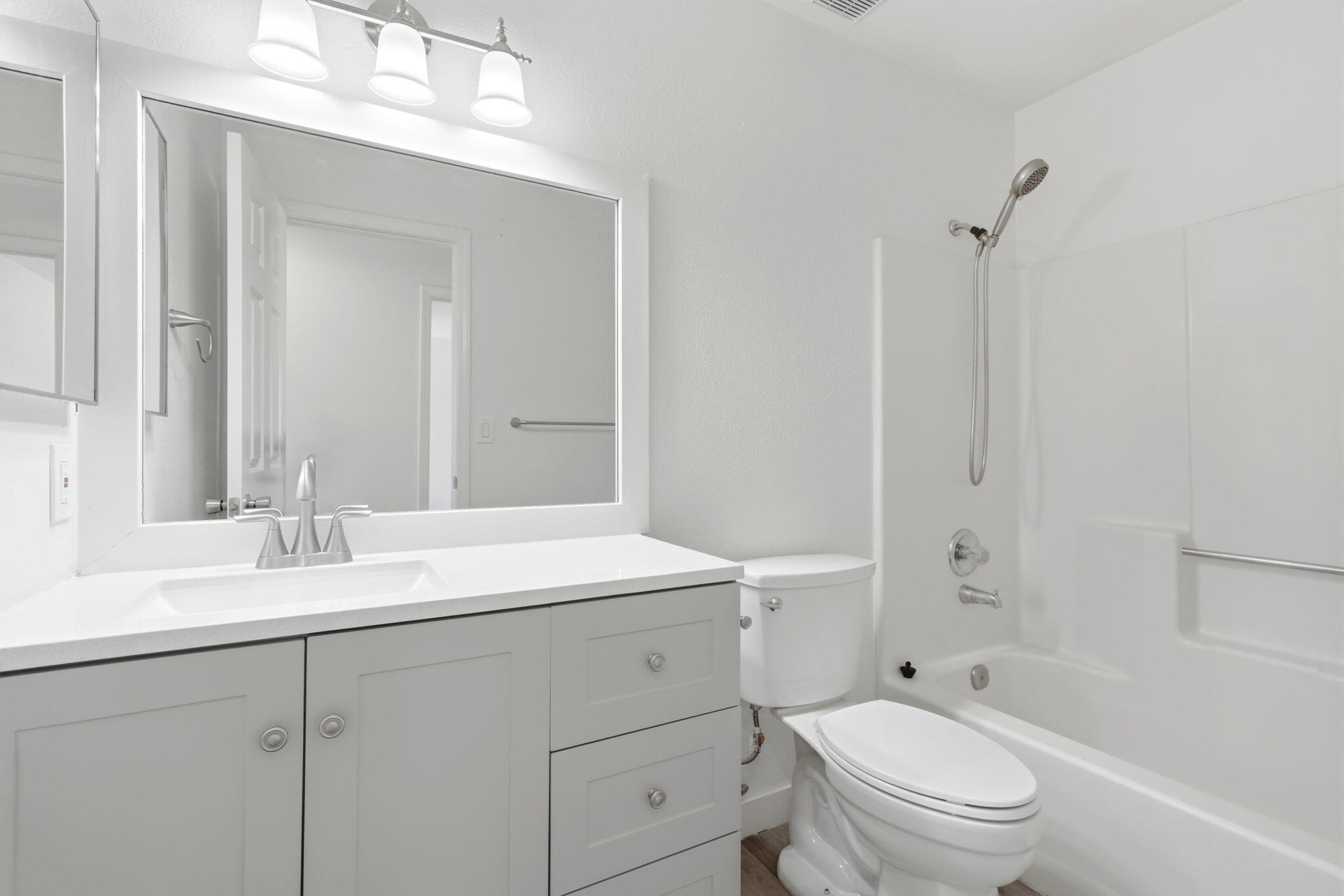 2419 N Clark St, Visalia, CA 93292