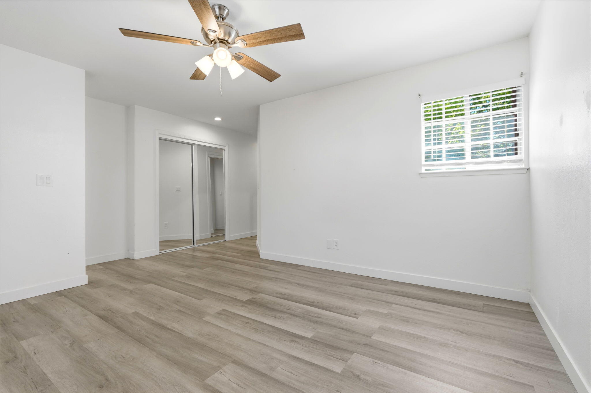 2419 N Clark St, Visalia, CA 93292