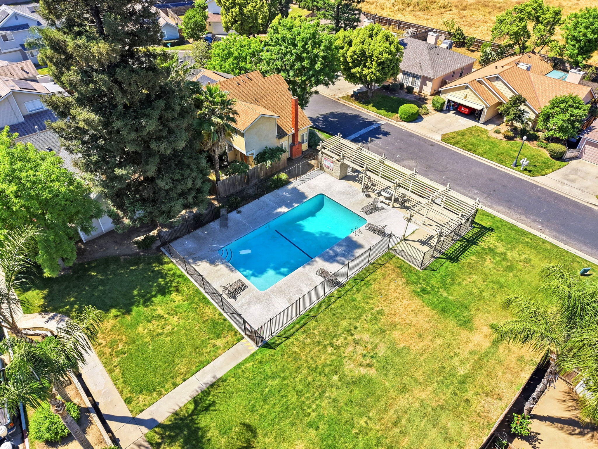 2419 N Clark St, Visalia, CA 93292