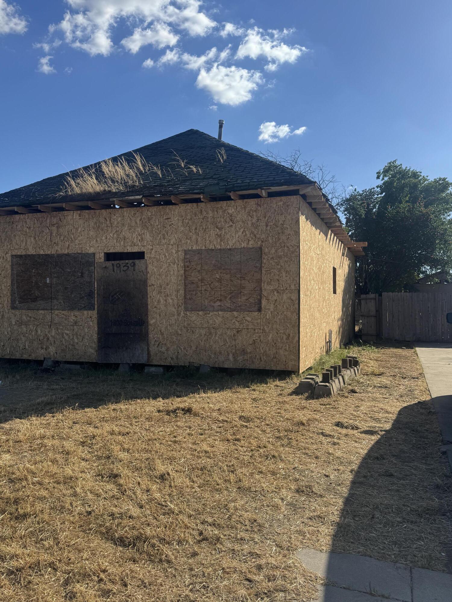 1939 Bauder St, Selma, CA 93662