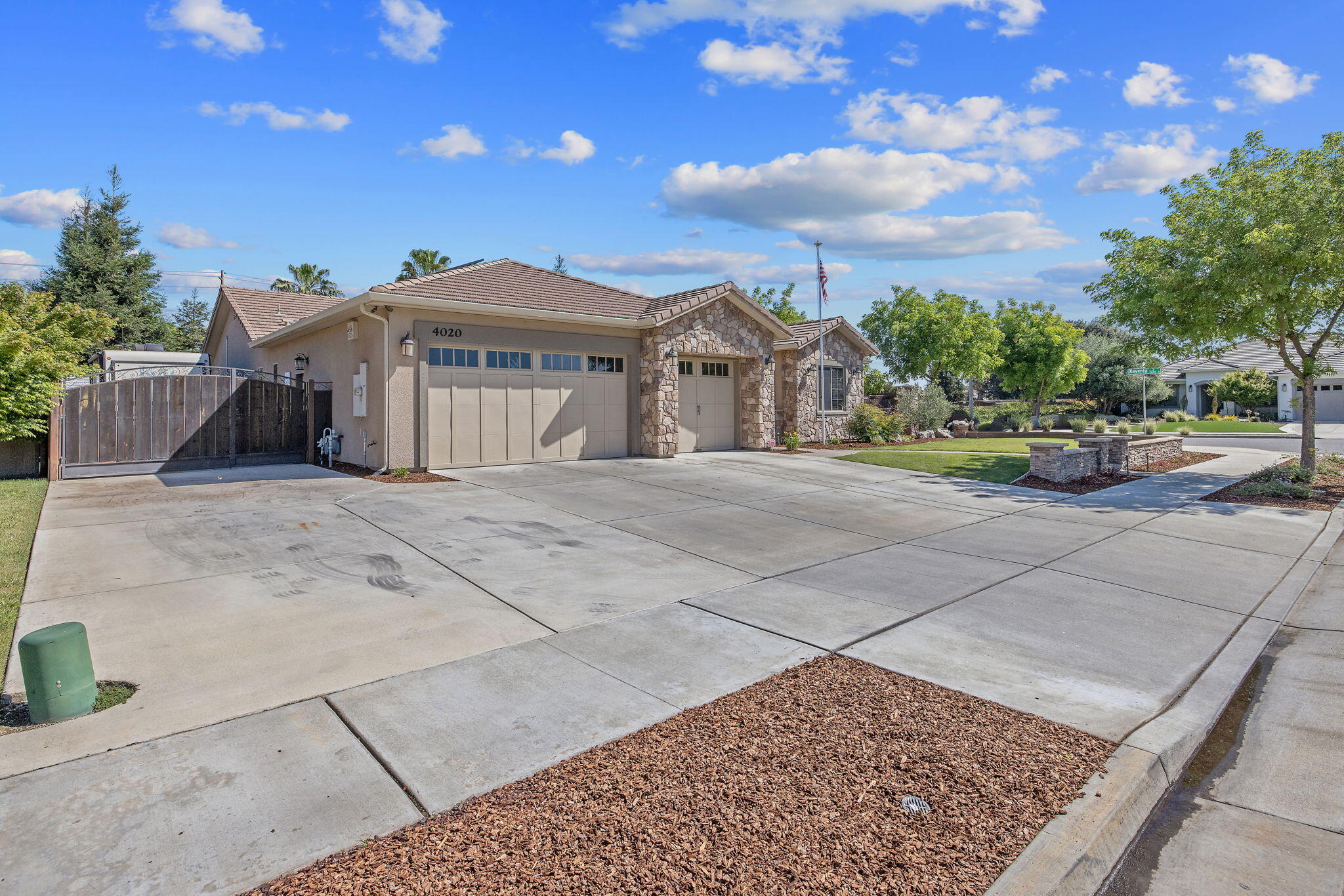 4020 W Lark, Visalia, CA 93291