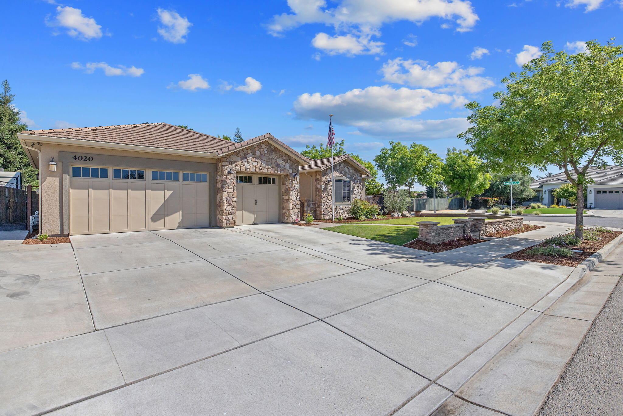 4020 W Lark, Visalia, CA 93291