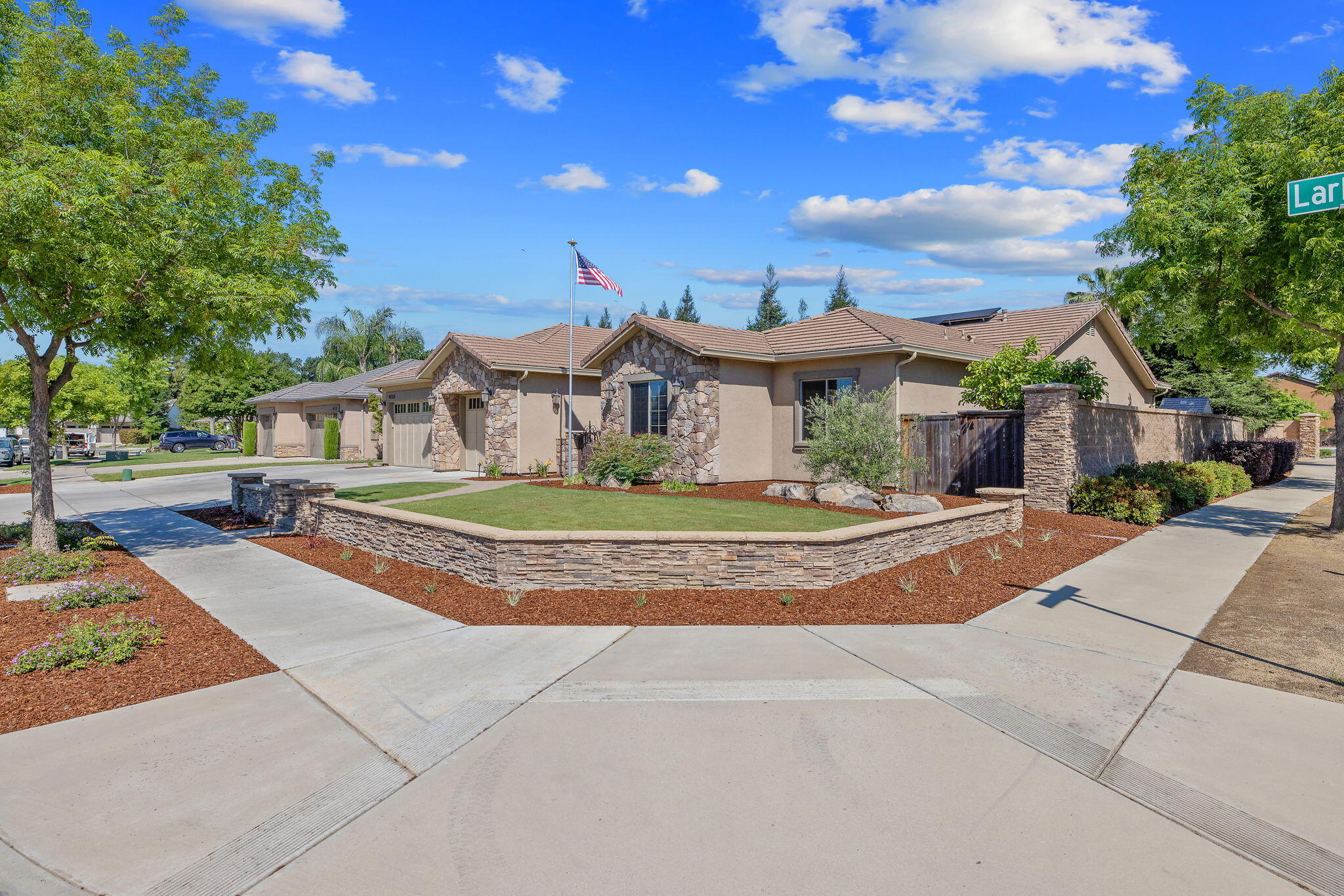 4020 W Lark, Visalia, CA 93291