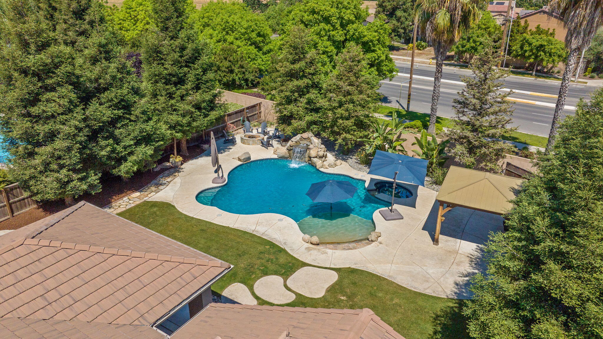 4020 W Lark, Visalia, CA 93291