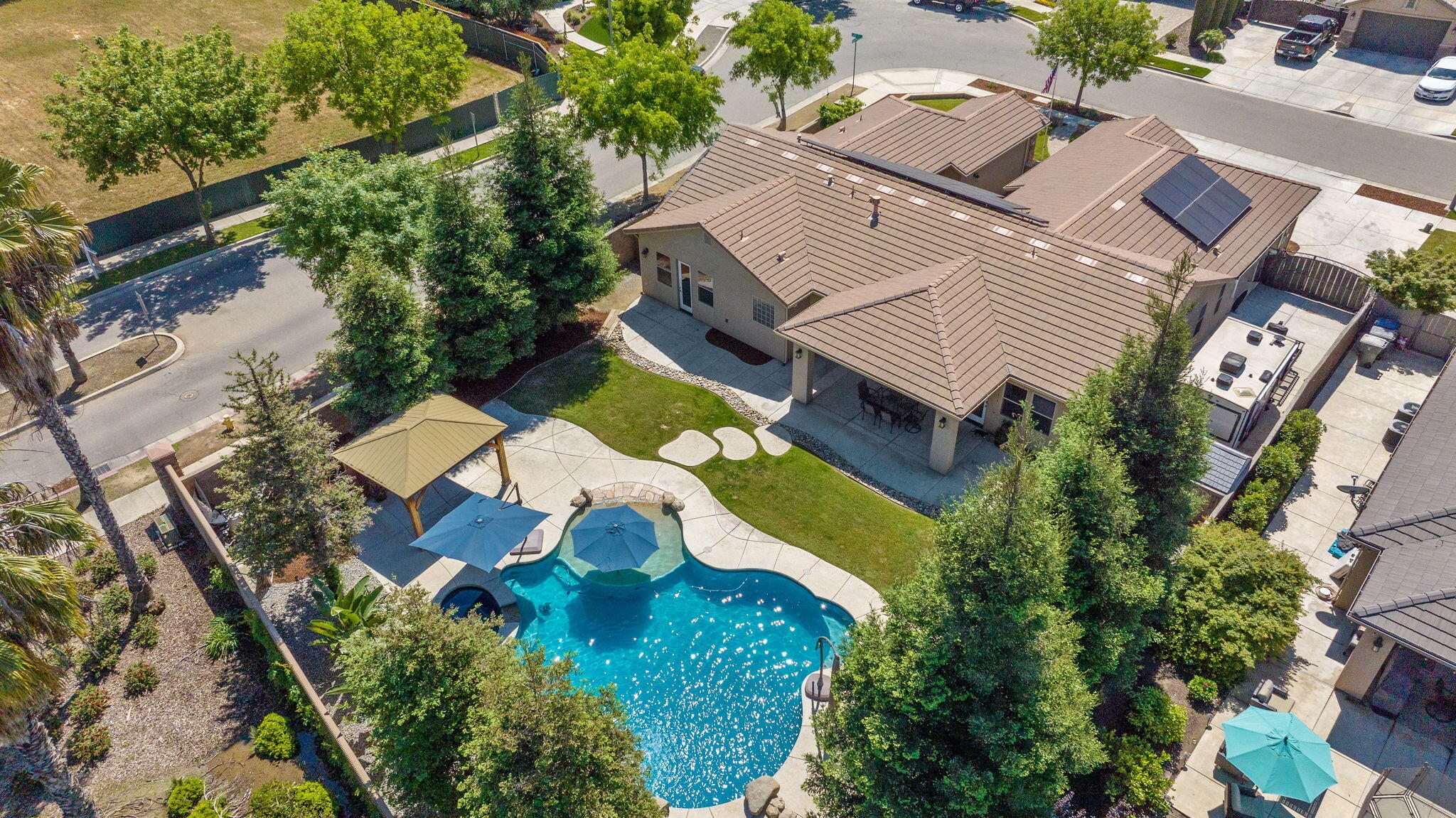 4020 W Lark, Visalia, CA 93291