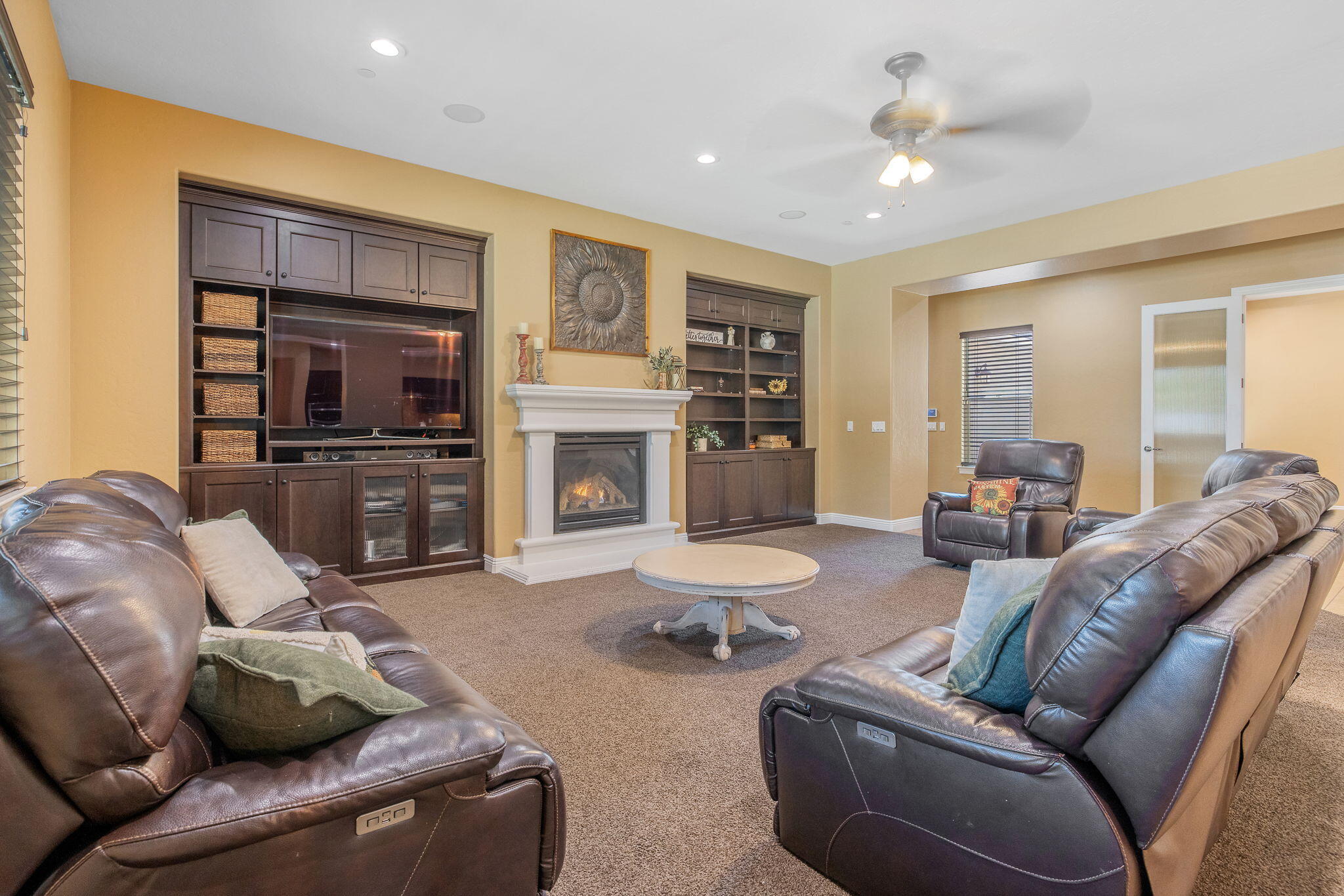 4020 W Lark, Visalia, CA 93291