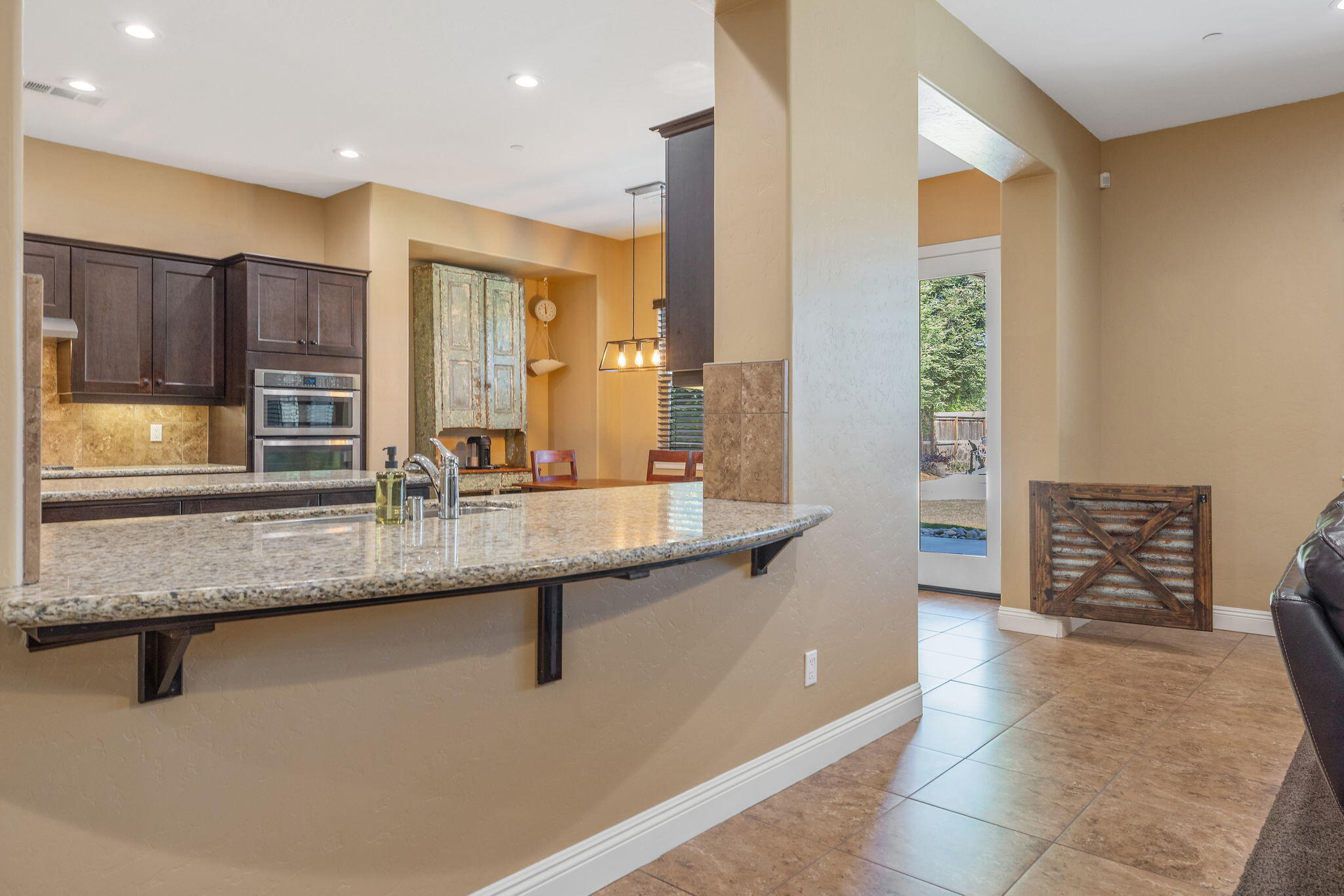 4020 W Lark, Visalia, CA 93291