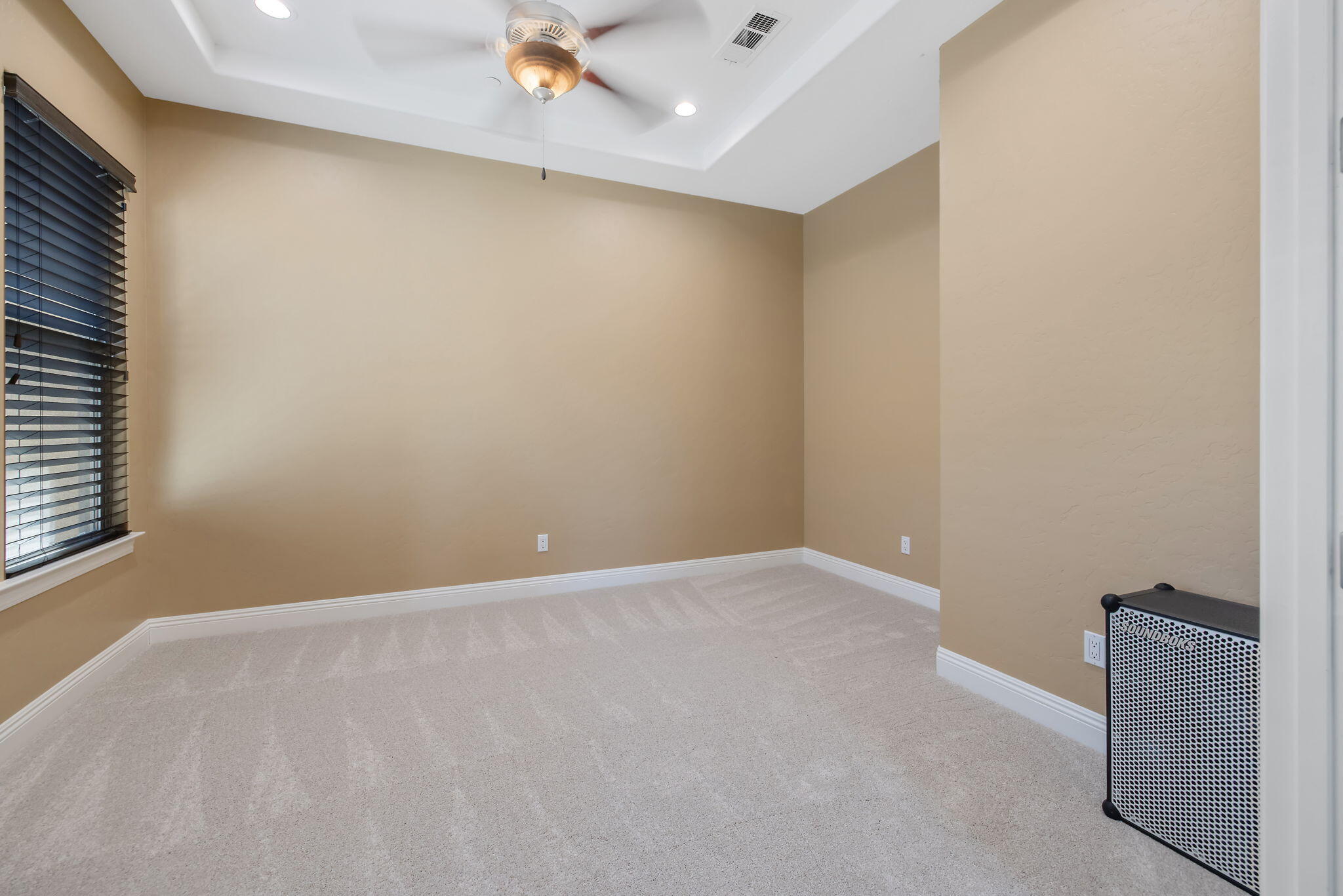 4020 W Lark, Visalia, CA 93291