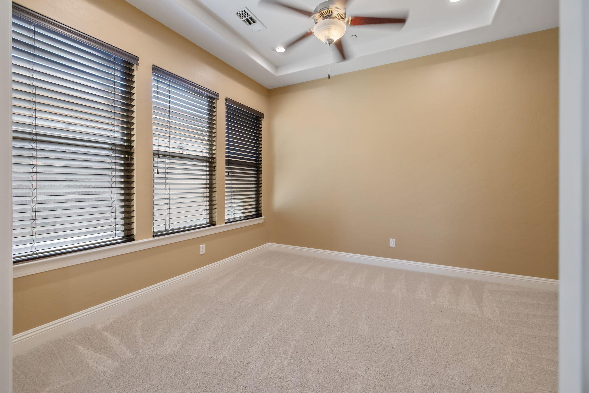 4020 W Lark, Visalia, CA 93291