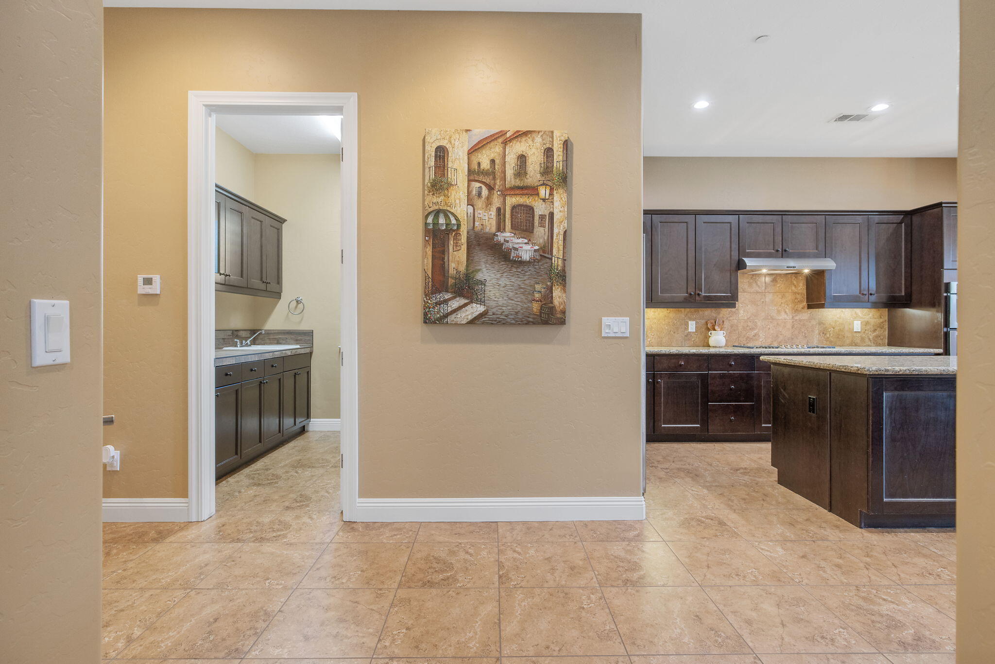 4020 W Lark, Visalia, CA 93291