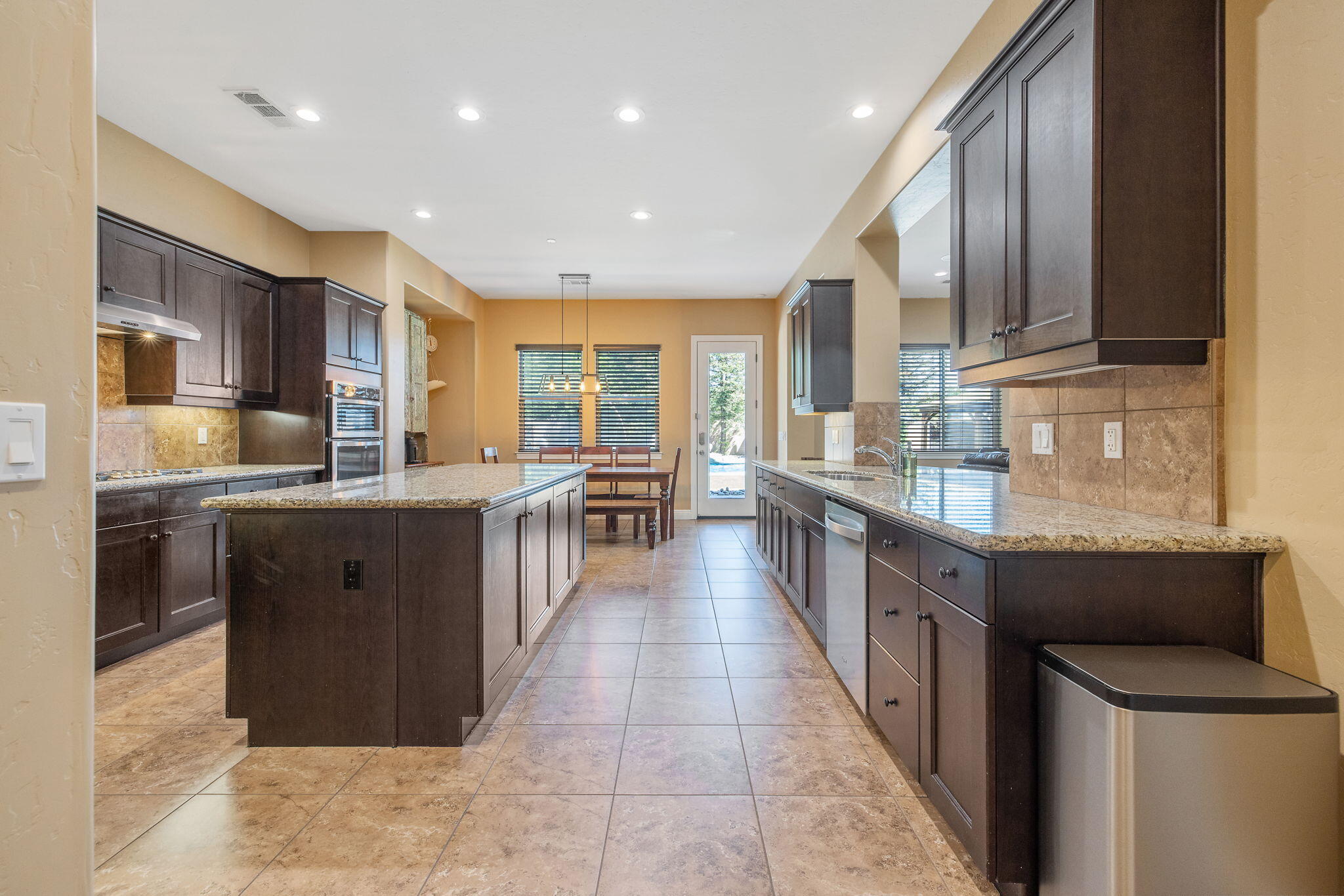 4020 W Lark, Visalia, CA 93291