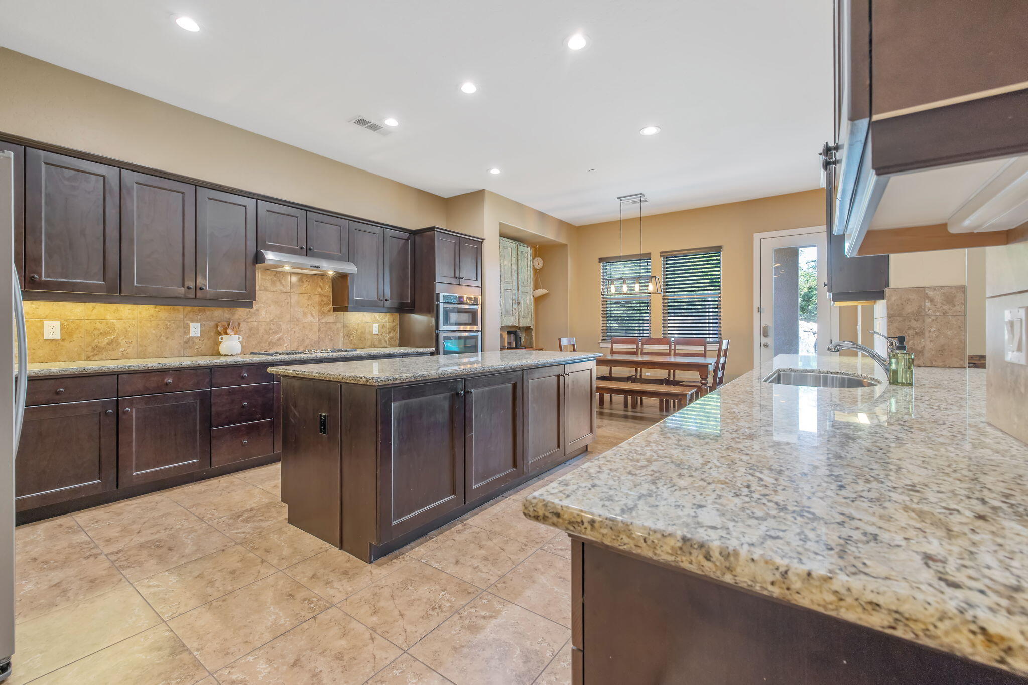 4020 W Lark, Visalia, CA 93291