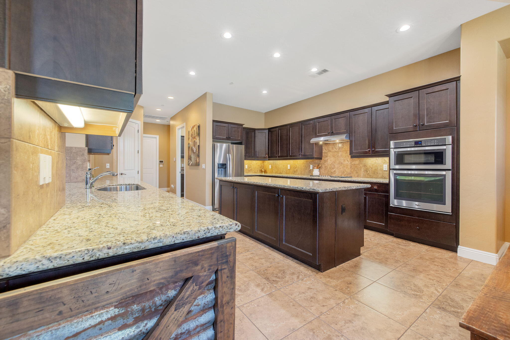 4020 W Lark, Visalia, CA 93291