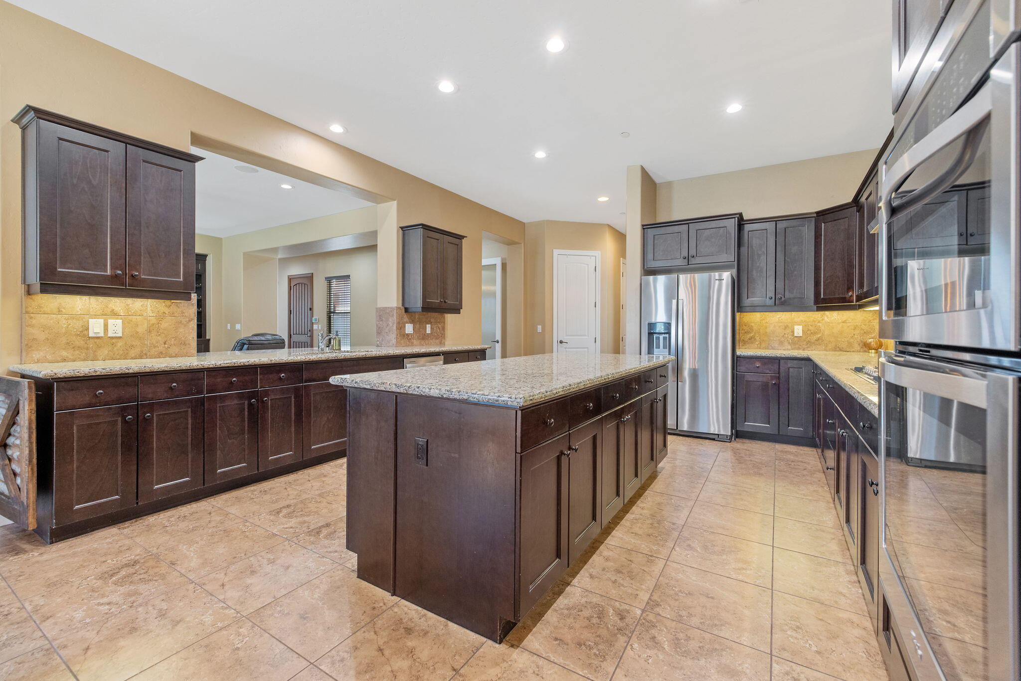 4020 W Lark, Visalia, CA 93291