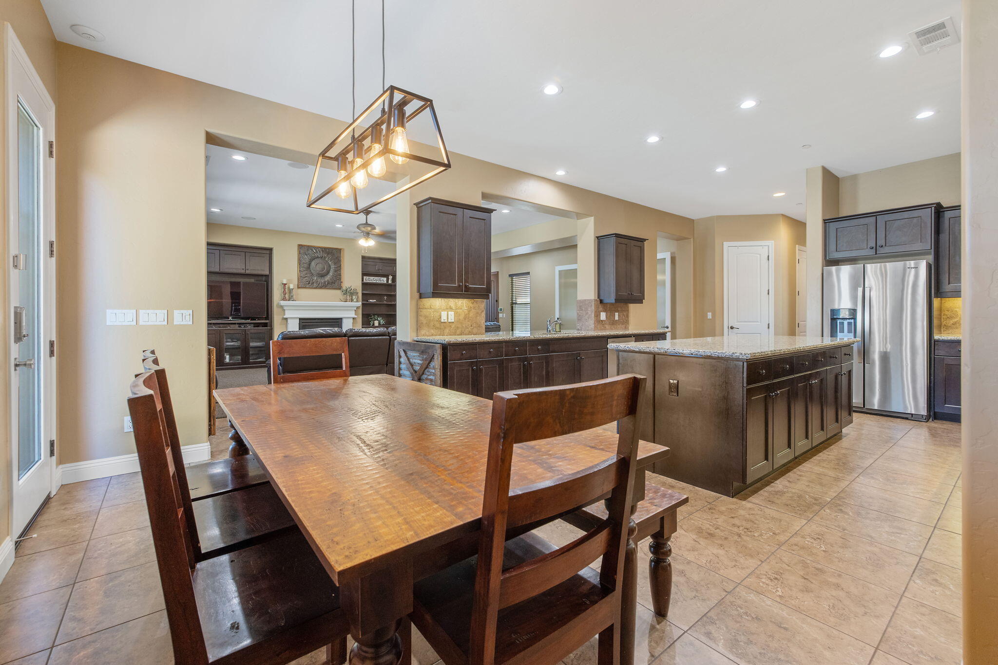 4020 W Lark, Visalia, CA 93291