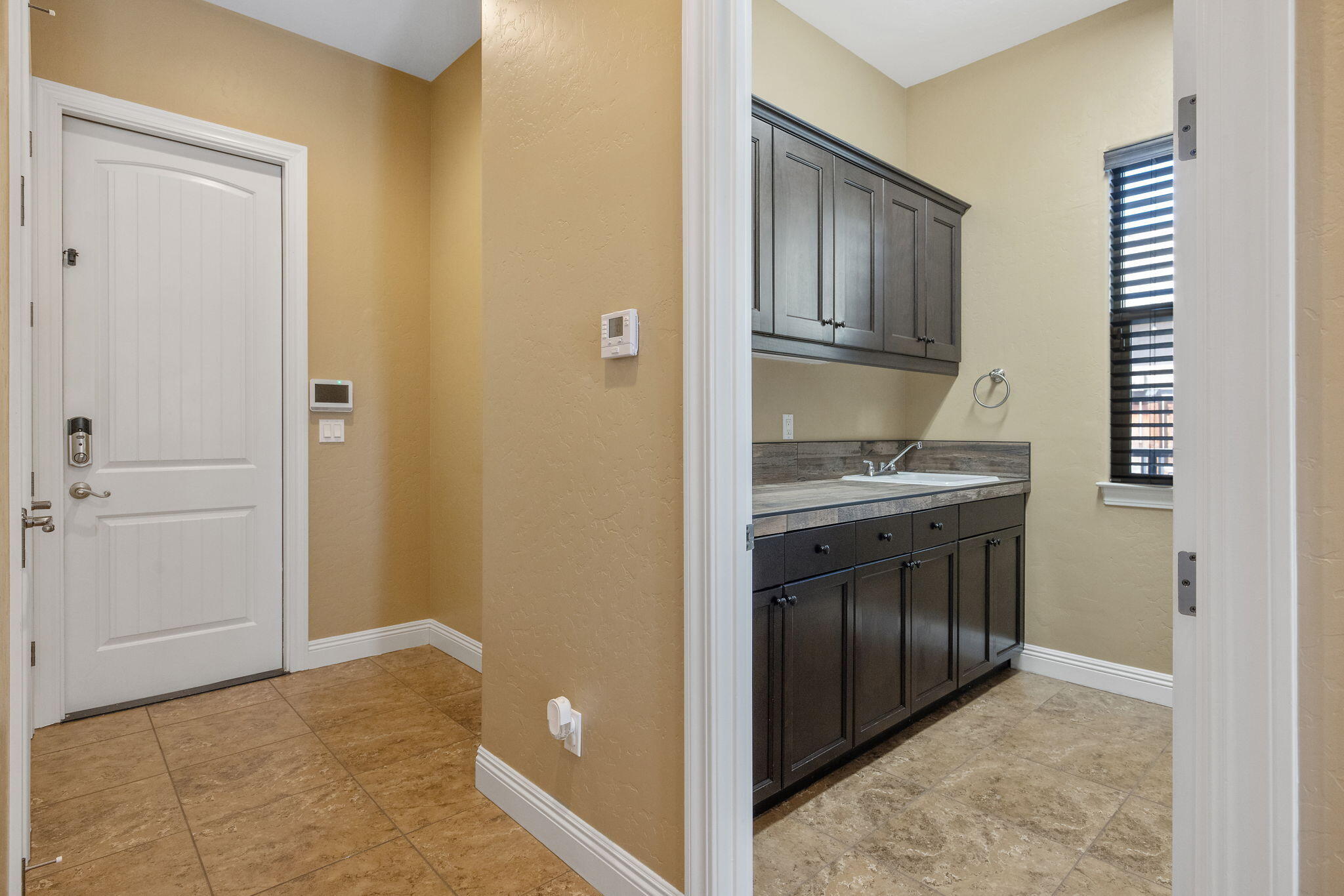 4020 W Lark, Visalia, CA 93291