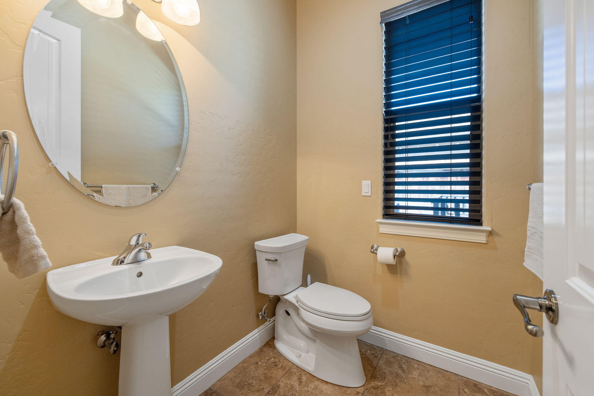 4020 W Lark, Visalia, CA 93291