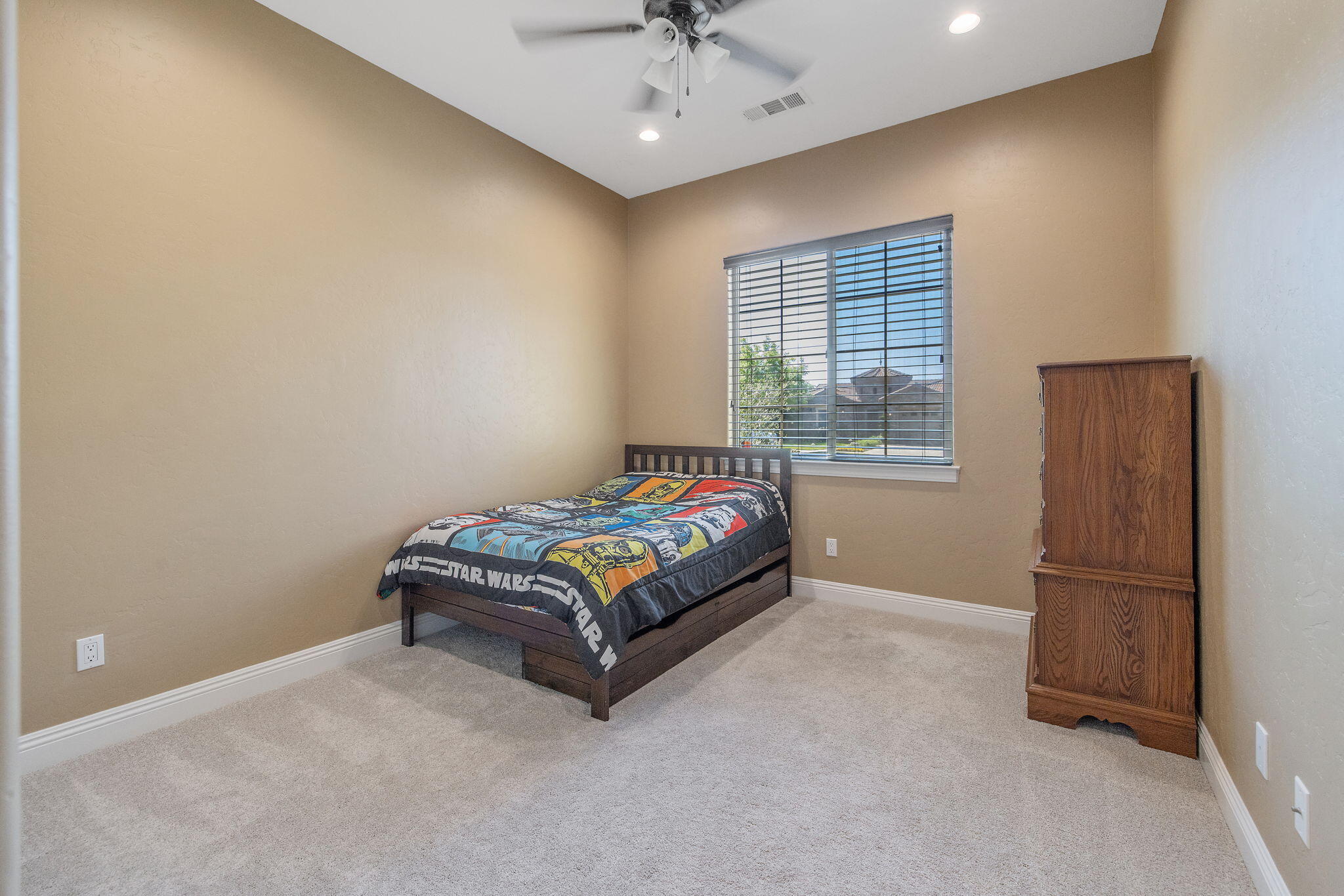 4020 W Lark, Visalia, CA 93291