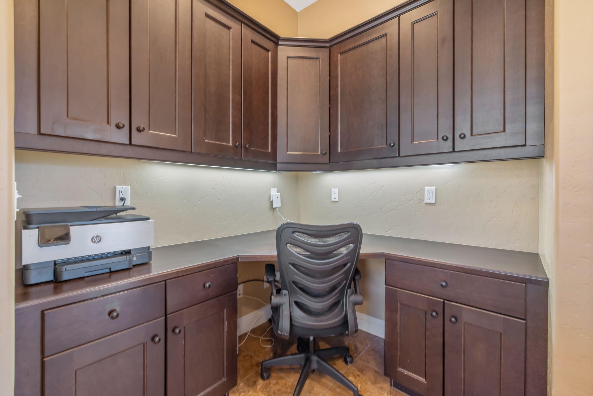 4020 W Lark, Visalia, CA 93291