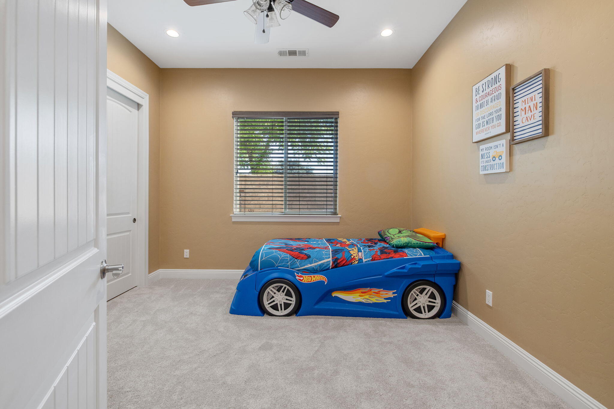 4020 W Lark, Visalia, CA 93291