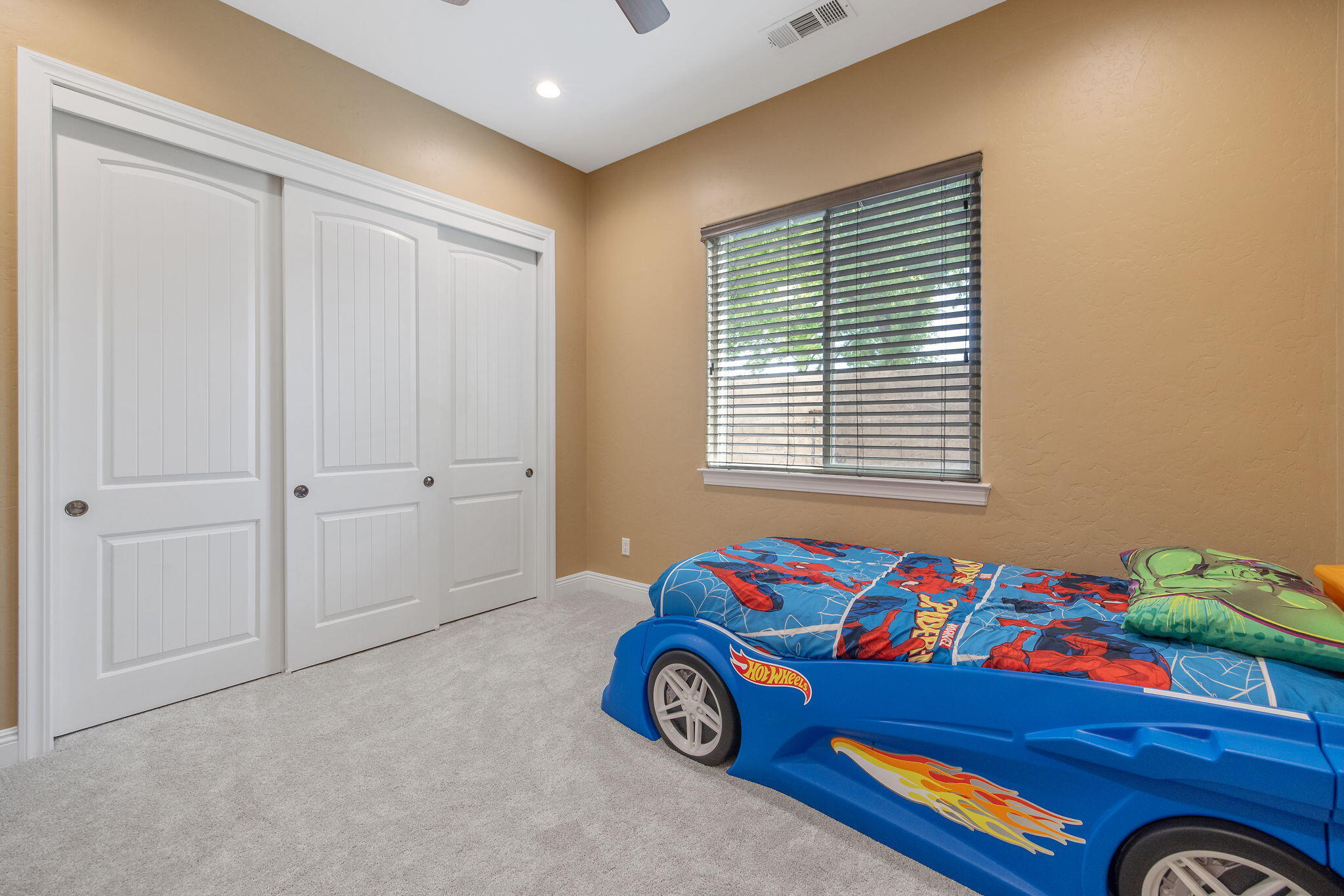 4020 W Lark, Visalia, CA 93291