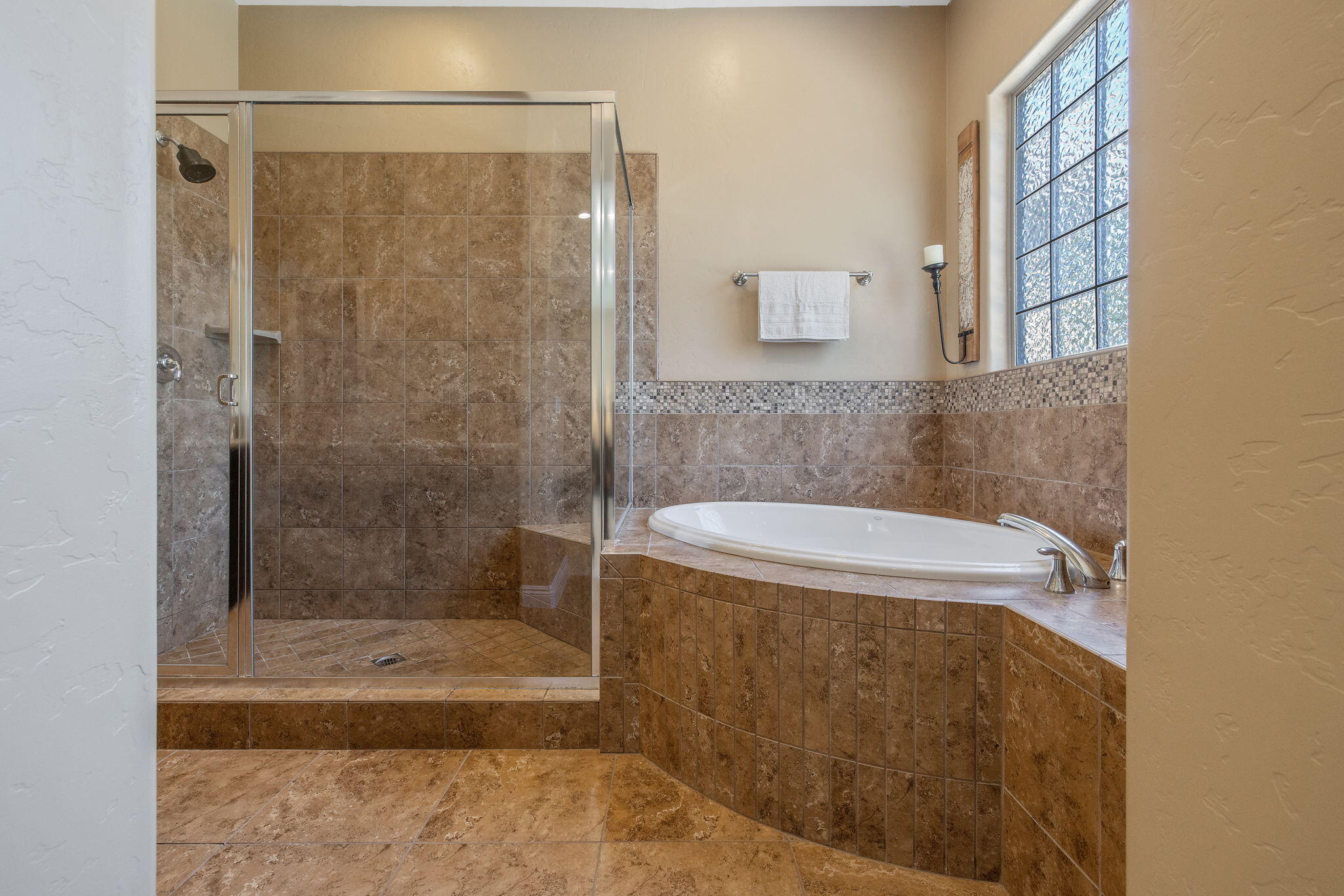 4020 W Lark, Visalia, CA 93291