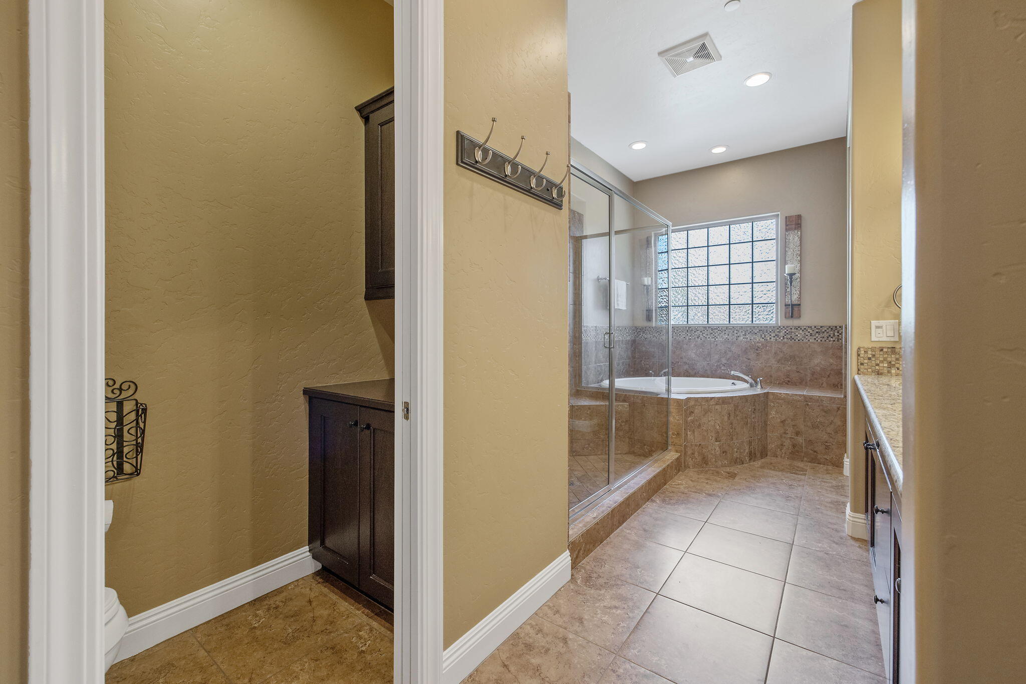 4020 W Lark, Visalia, CA 93291