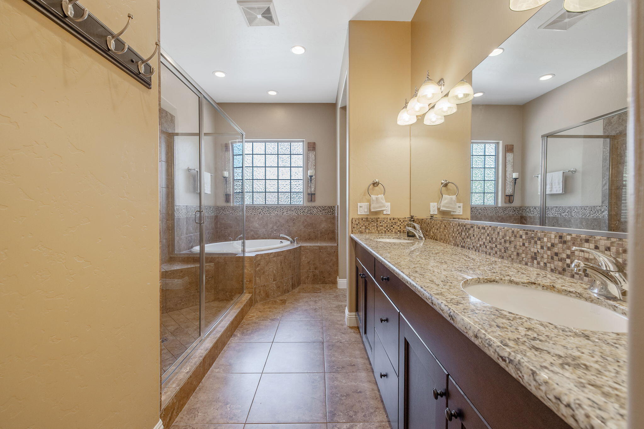 4020 W Lark, Visalia, CA 93291