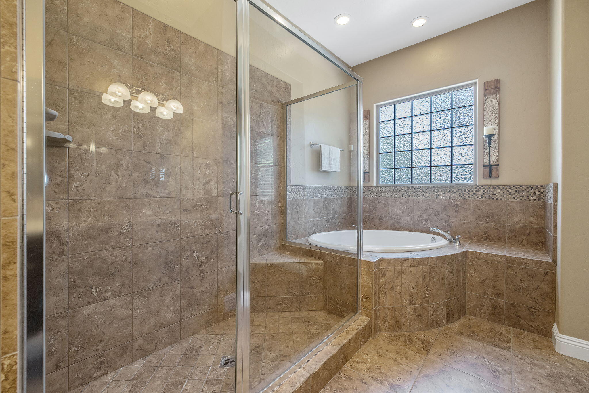 4020 W Lark, Visalia, CA 93291