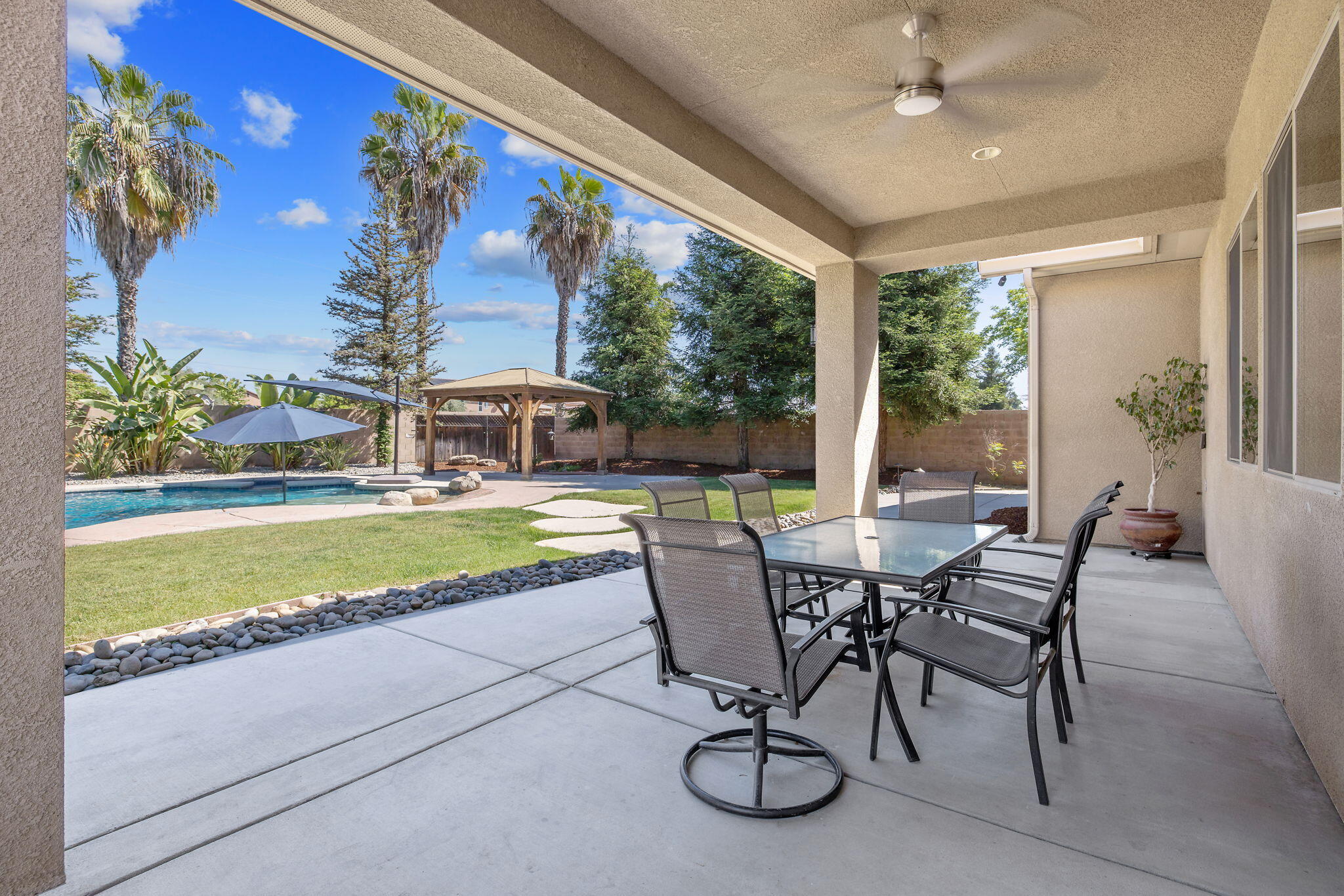 4020 W Lark, Visalia, CA 93291