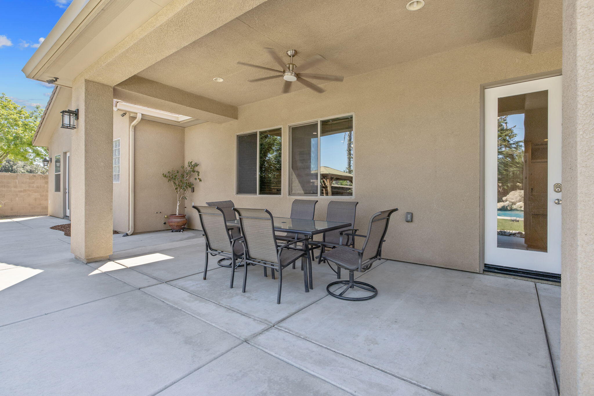 4020 W Lark, Visalia, CA 93291