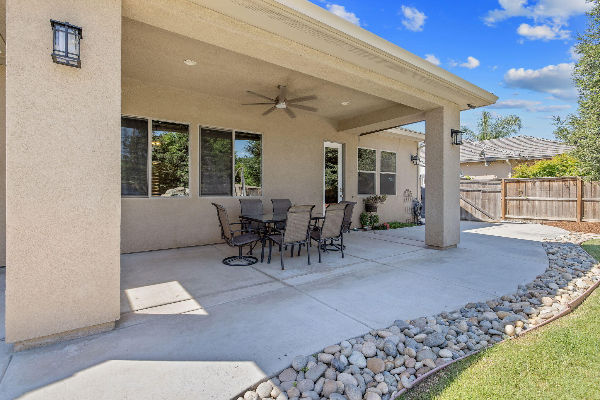 4020 W Lark, Visalia, CA 93291