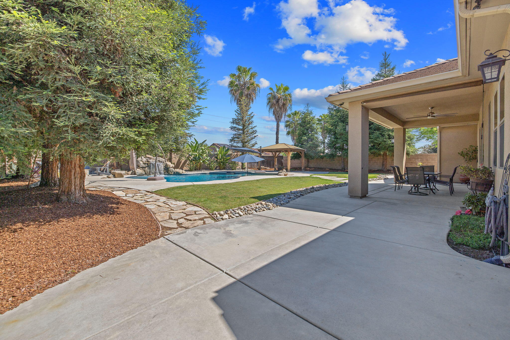 4020 W Lark, Visalia, CA 93291