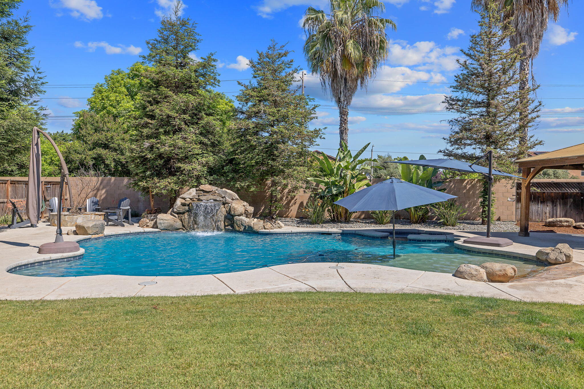 4020 W Lark, Visalia, CA 93291