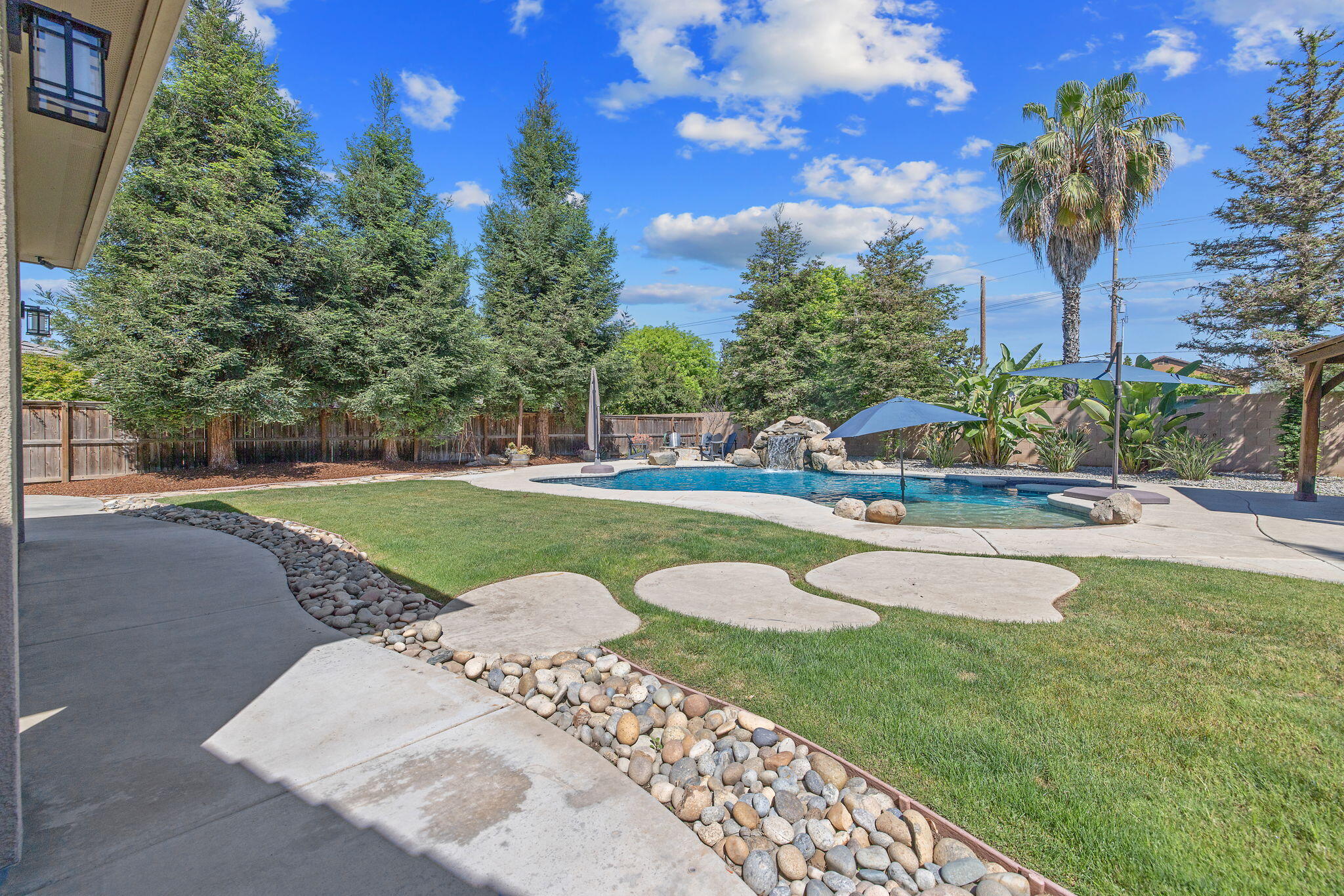 4020 W Lark, Visalia, CA 93291