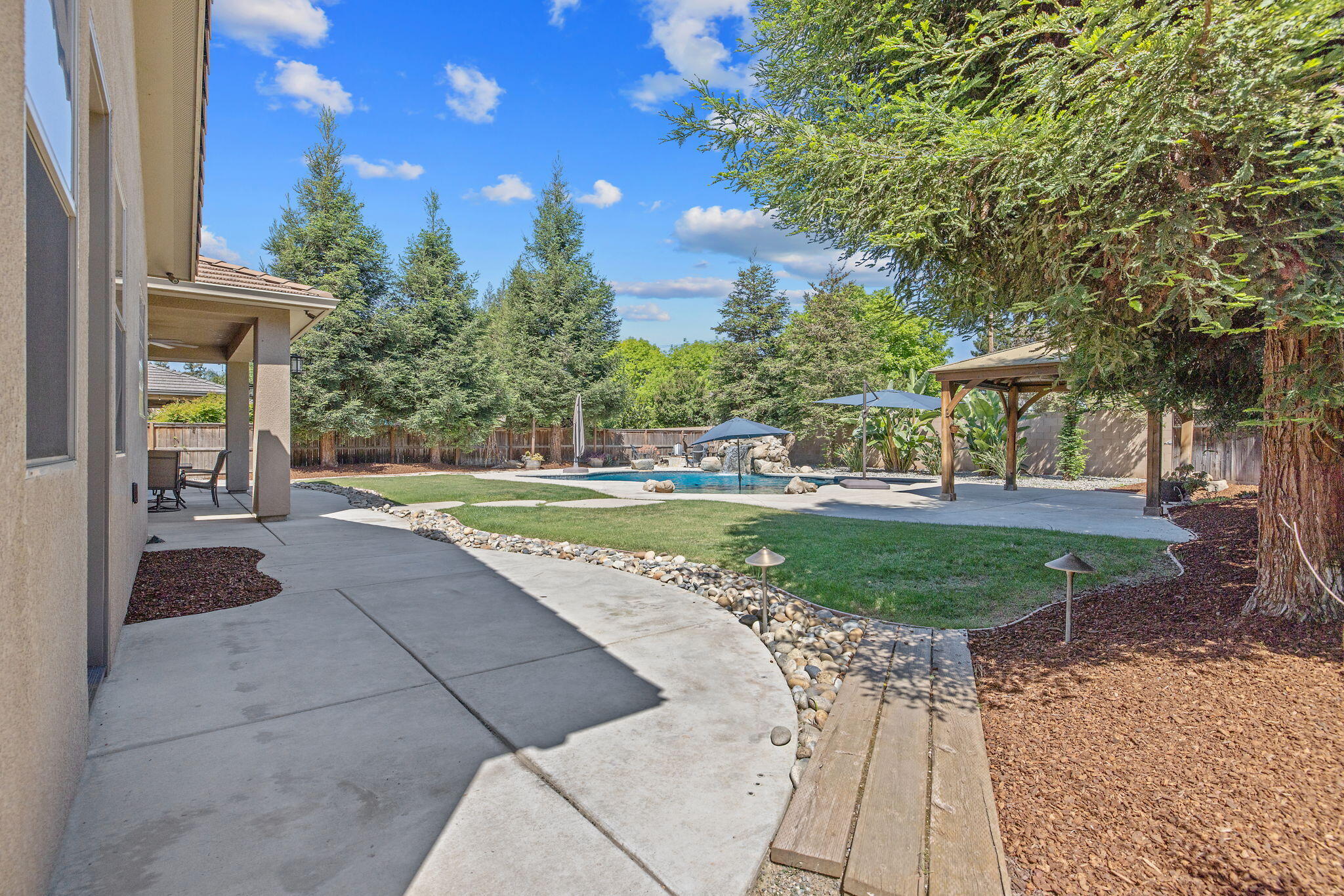 4020 W Lark, Visalia, CA 93291