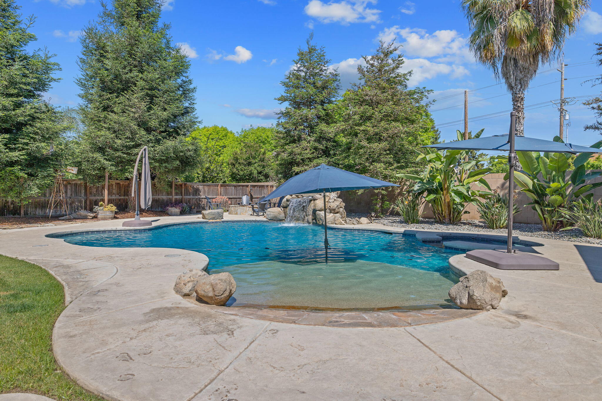 4020 W Lark, Visalia, CA 93291