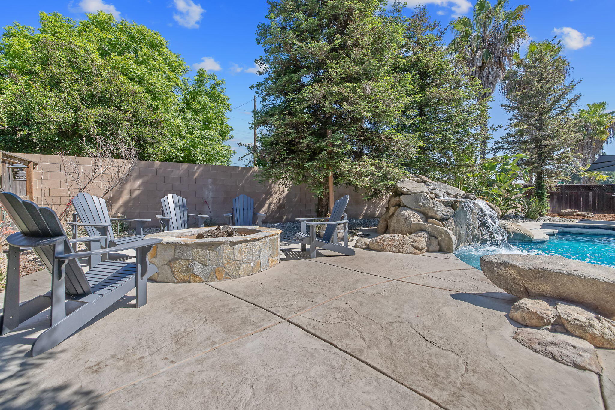 4020 W Lark, Visalia, CA 93291