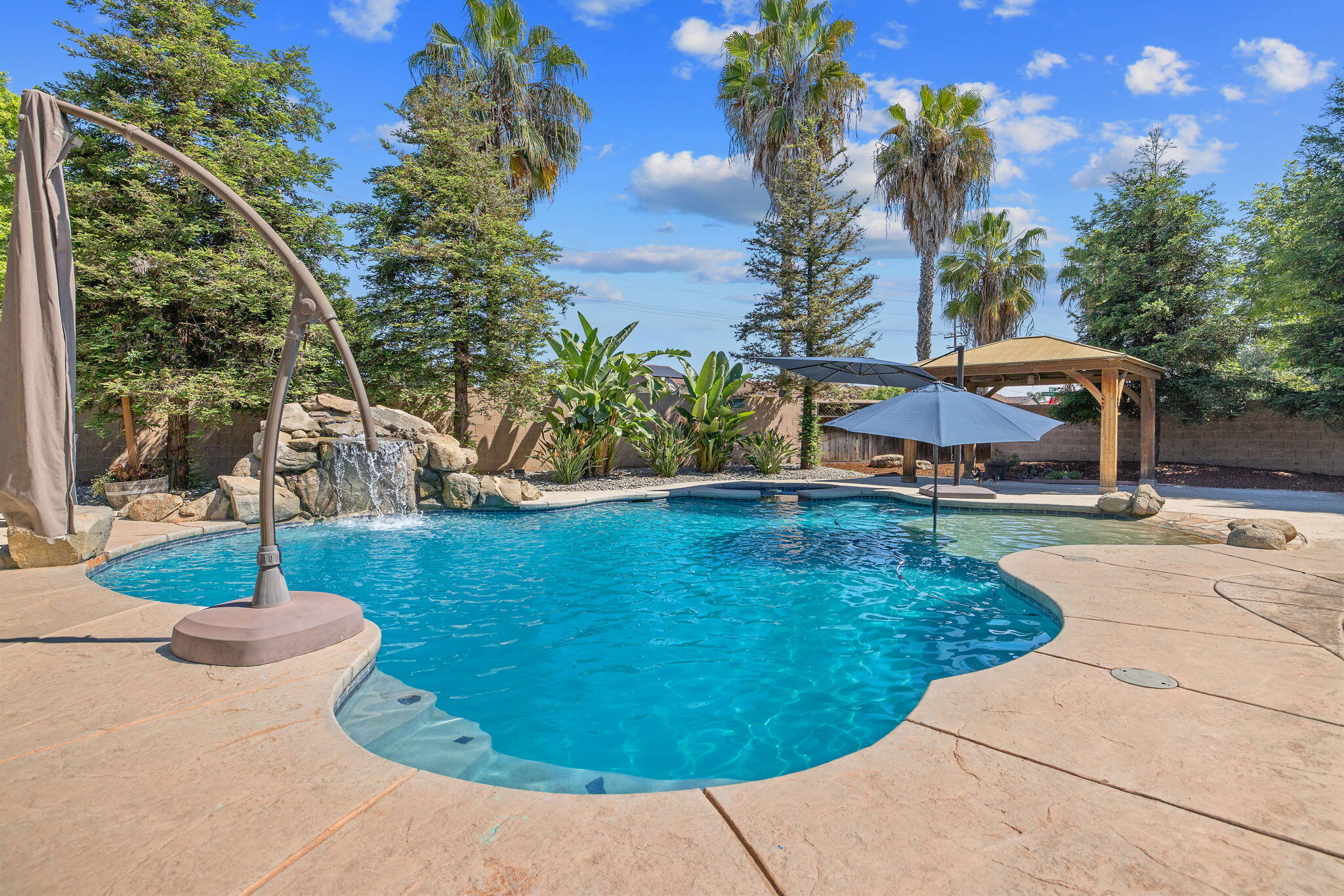 4020 W Lark, Visalia, CA 93291