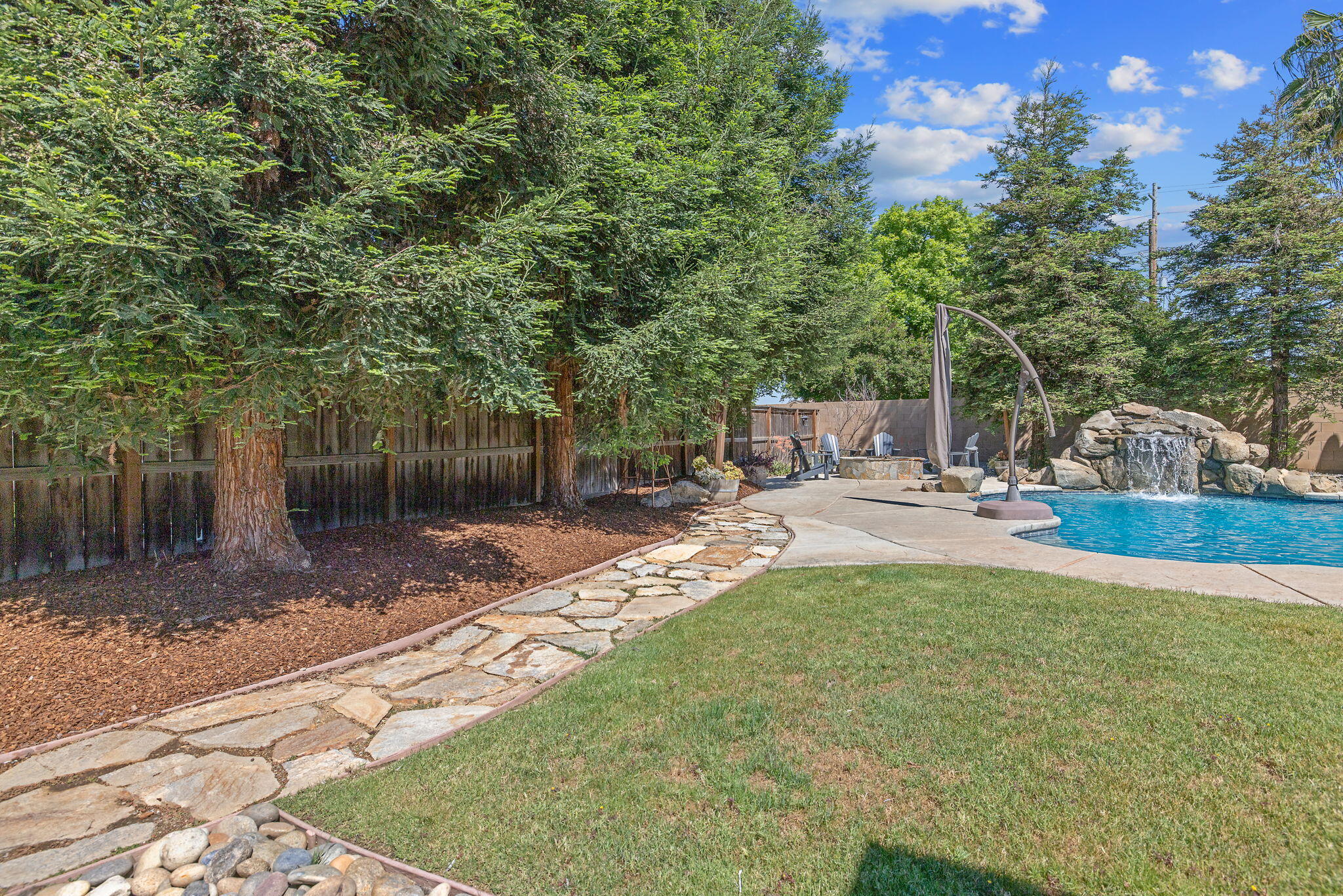 4020 W Lark, Visalia, CA 93291